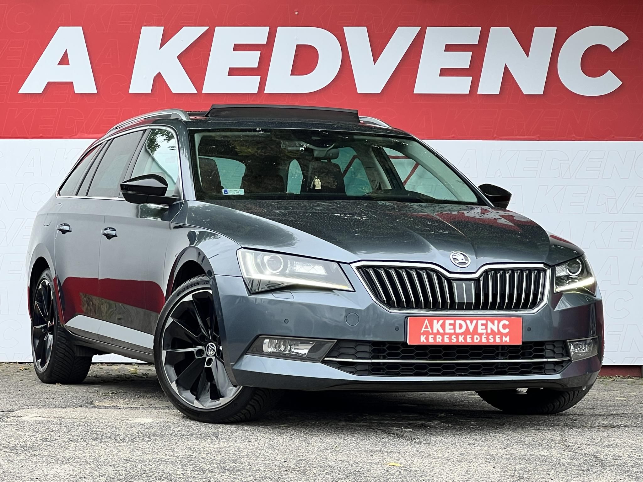SKODA SUPERB Combi 2.0 TDI SCR Style 4x4 DSG 158e km. M.o.-i. panorámatető. üléshűtés. virtual cockpit. CARPLAY!