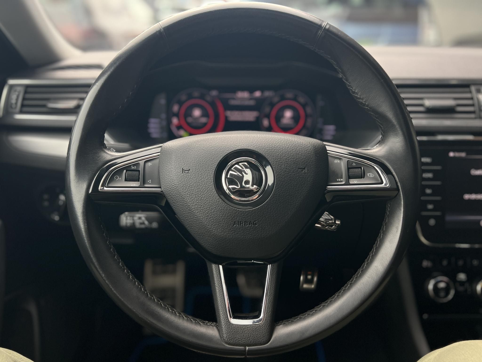 SKODA SUPERB Combi 2.0 TDI SCR Style 4x4 DSG 158e km. M.o.-i. panorámatető. üléshűtés. virtual cockpit. CARPLAY!