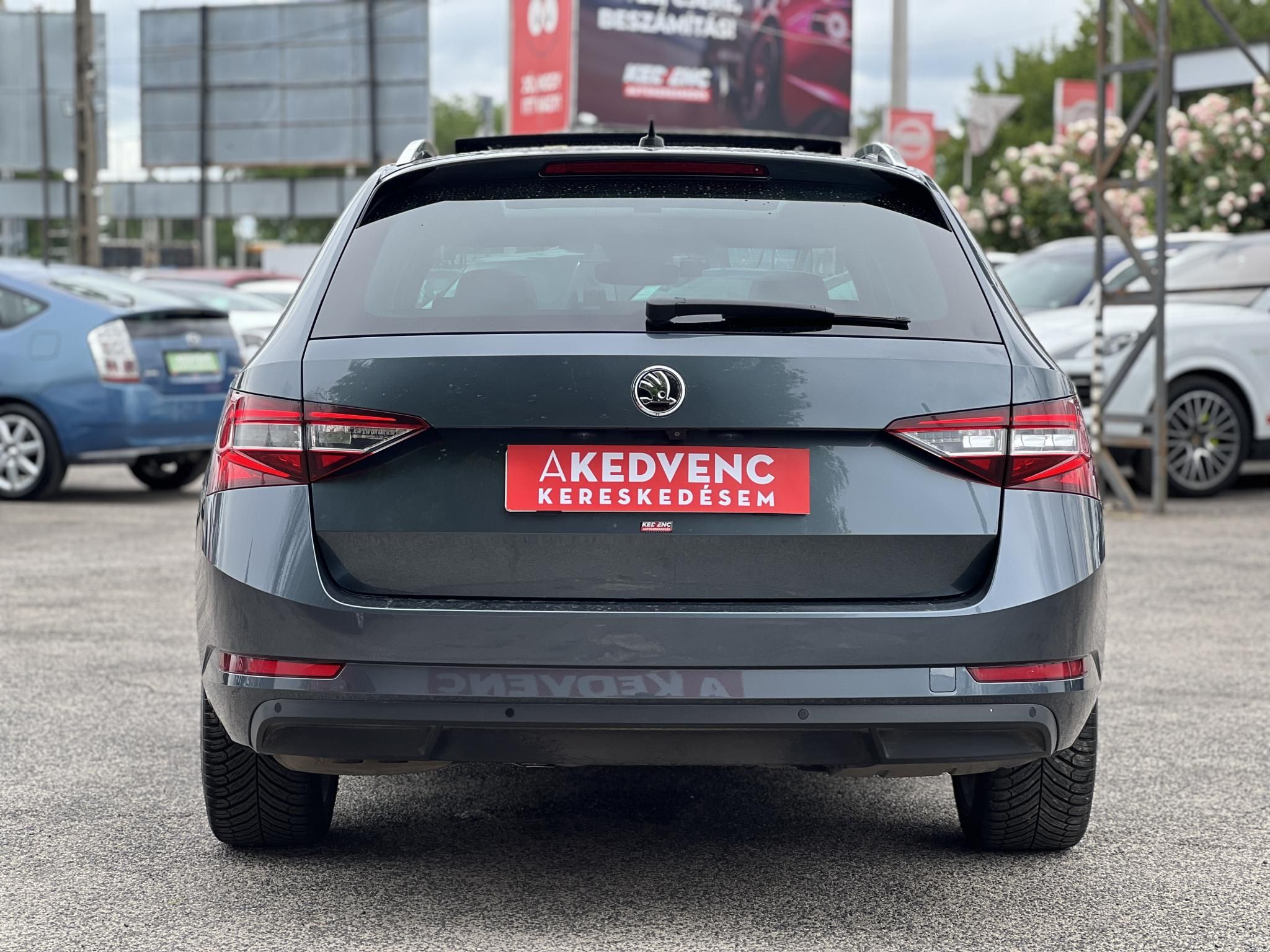 SKODA SUPERB Combi 2.0 TDI SCR Style 4x4 DSG 158e km. M.o.-i. panorámatető. üléshűtés. virtual cockpit. CARPLAY!