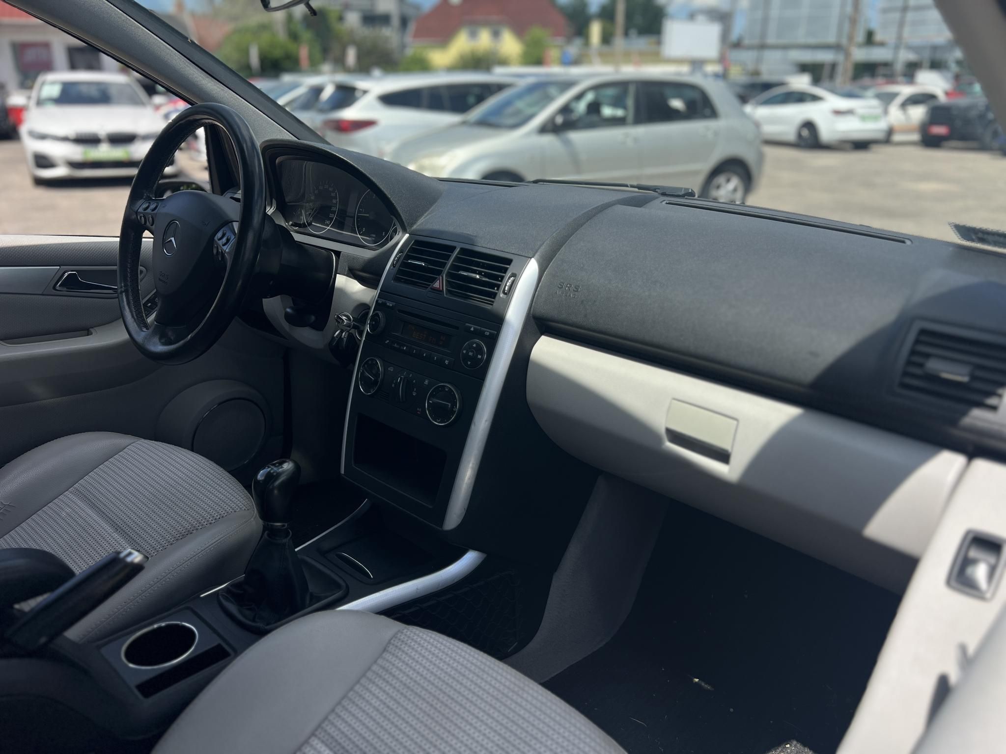MERCEDES-BENZ A 180 CDI Avantgarde 169e km. világos belső. teljes nagyszerviz elvégezve!