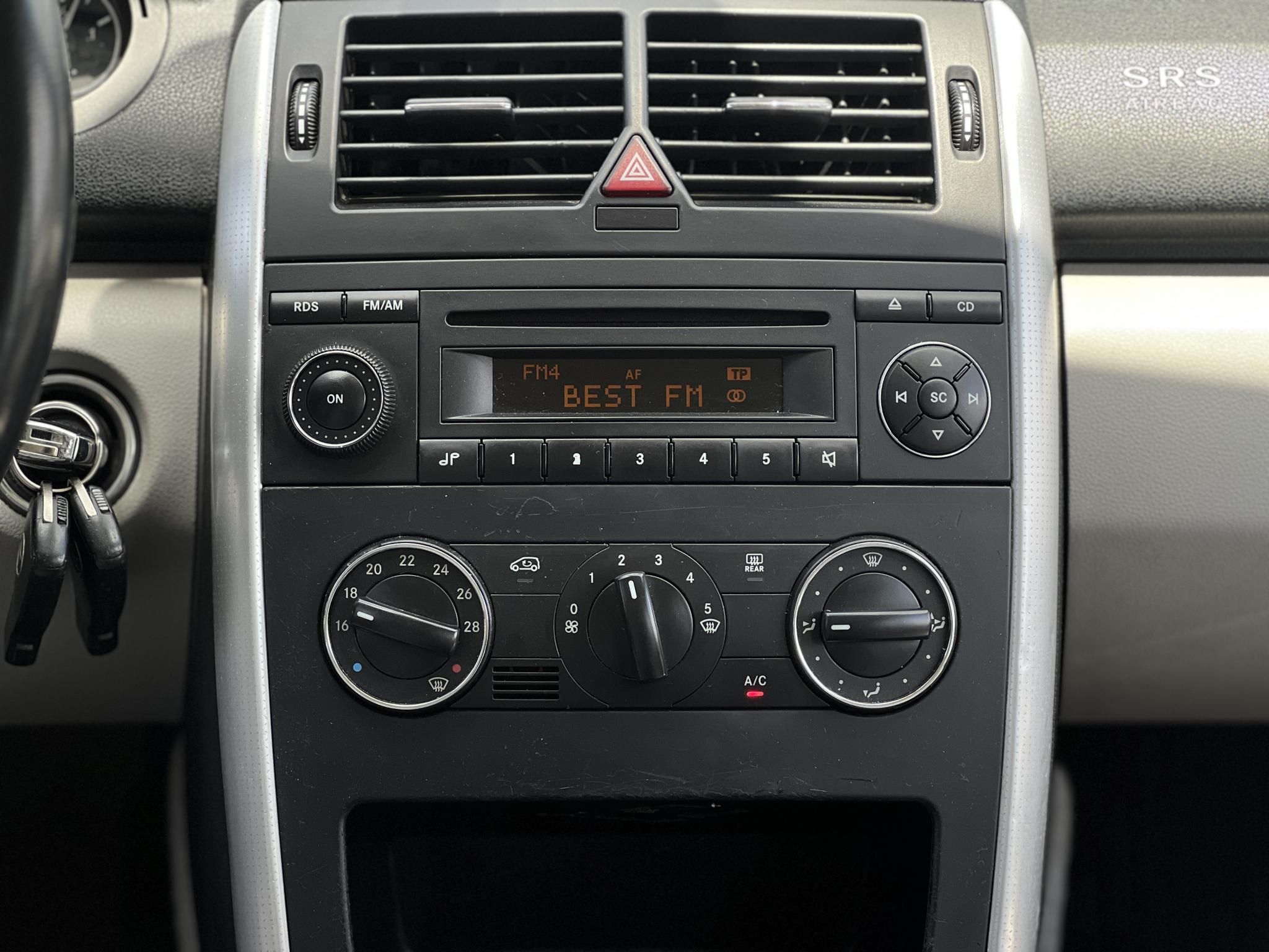 MERCEDES-BENZ A 180 CDI Avantgarde 169e km. világos belső. teljes nagyszerviz elvégezve!