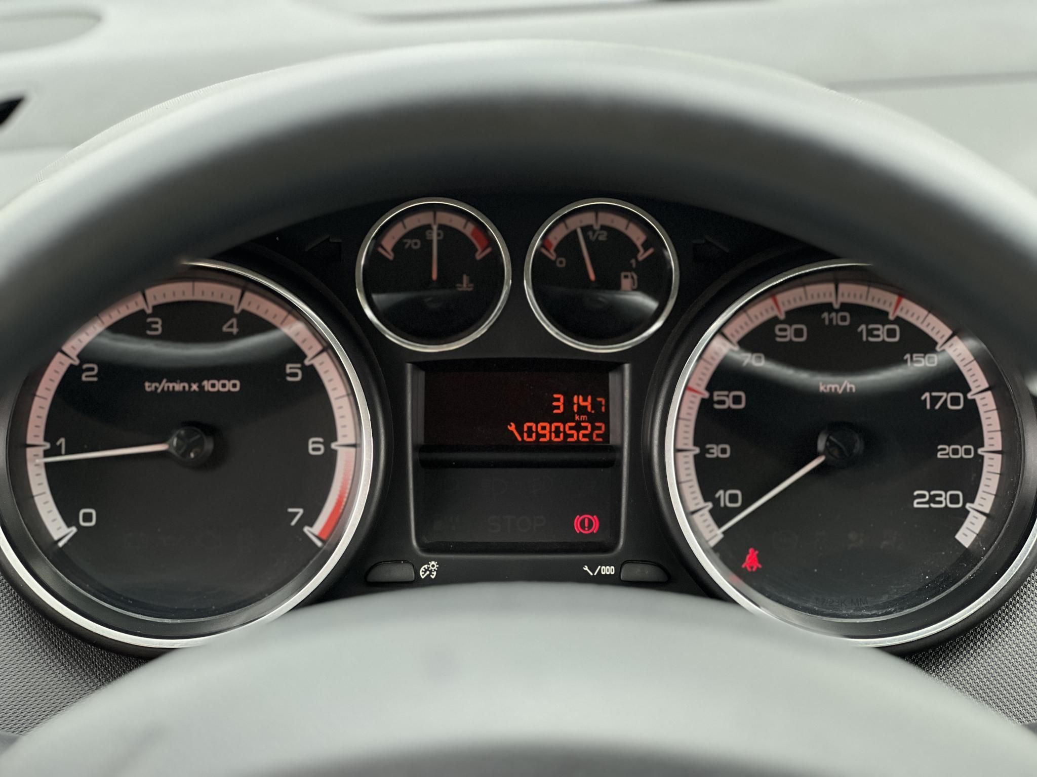 PEUGEOT 308 1.4 VTi Confort Pack 90e km. Magyarországi. klíma. tempomat. vonóhorog. 2 gyári kulcs!