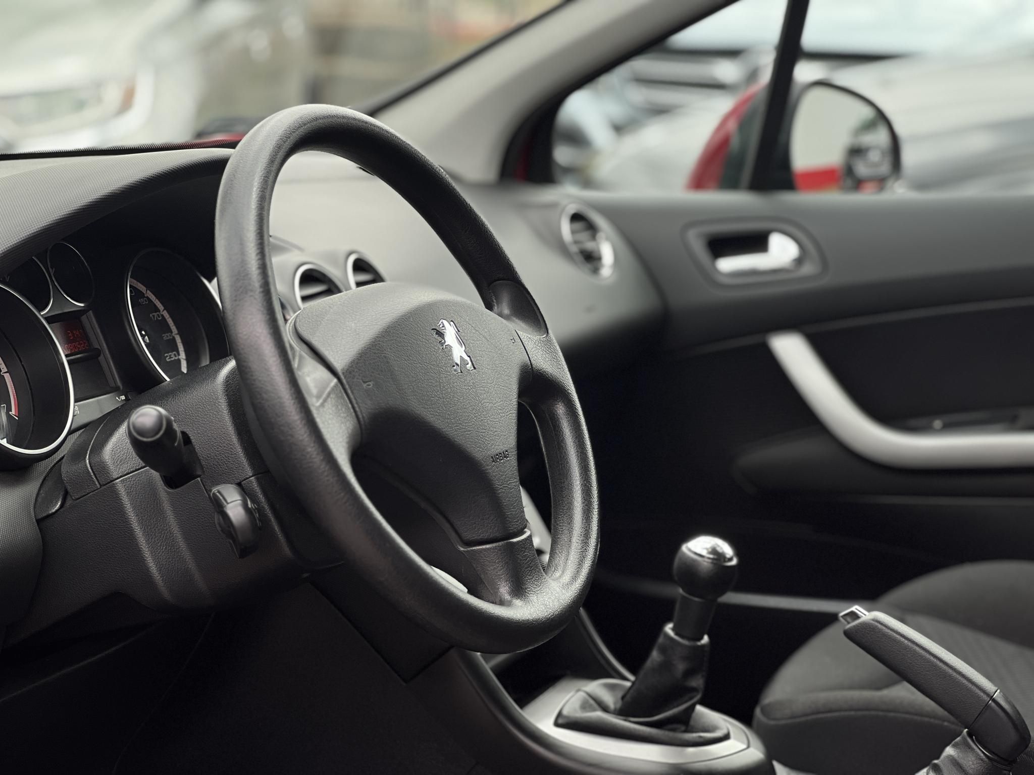 PEUGEOT 308 1.4 VTi Confort Pack 90e km. Magyarországi. klíma. tempomat. vonóhorog. 2 gyári kulcs!