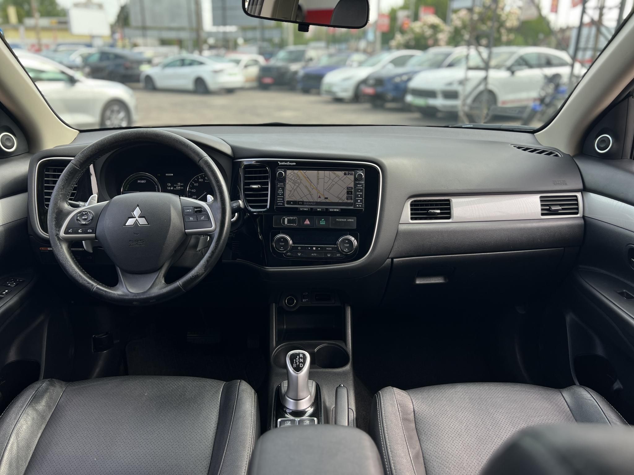 MITSUBISHI OUTLANDER 2.0 MIVEC Instyle Navi 4WD CVT