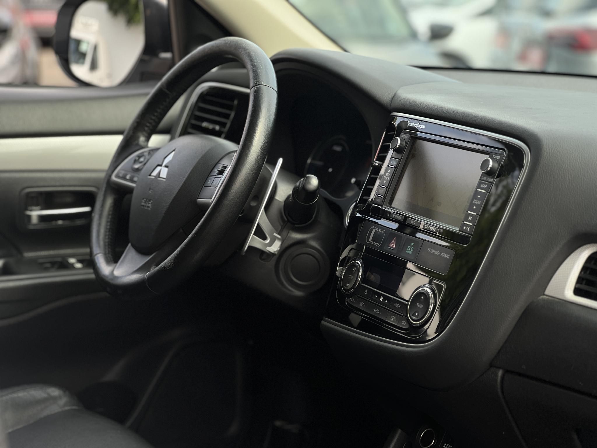 MITSUBISHI OUTLANDER 2.0 MIVEC Instyle Navi 4WD CVT