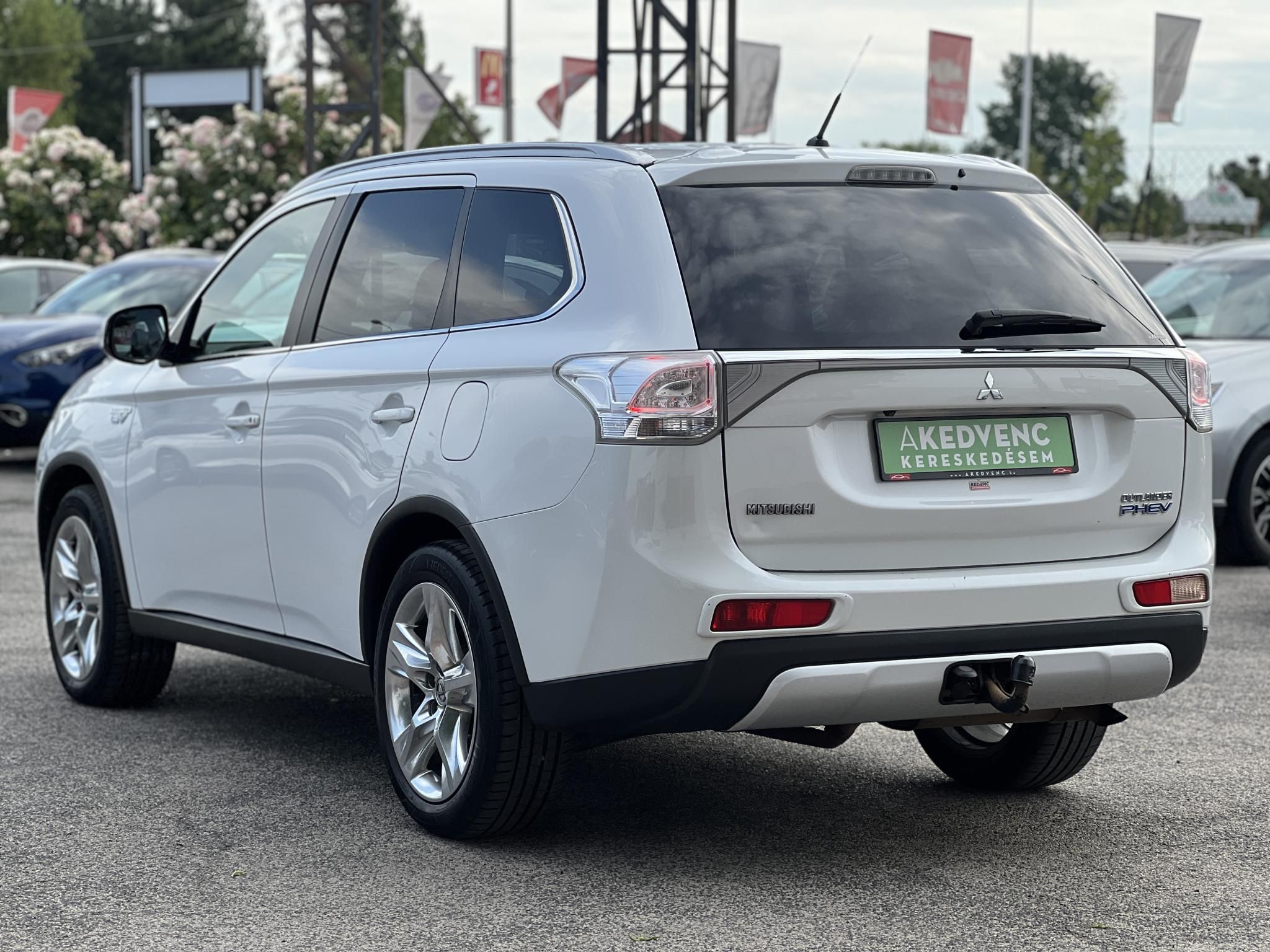 MITSUBISHI OUTLANDER 2.0 MIVEC Instyle Navi 4WD CVT