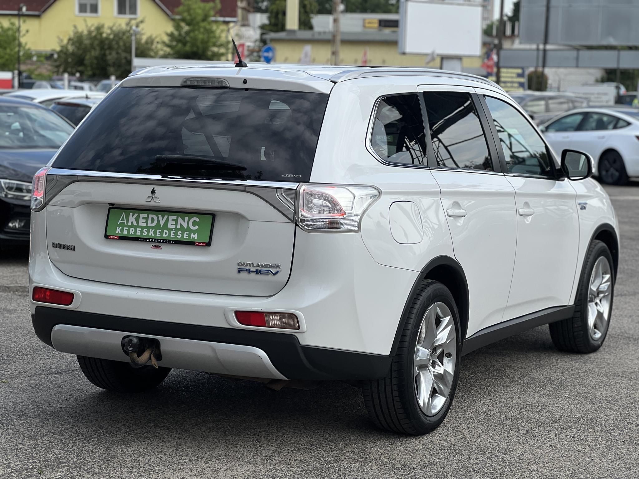 MITSUBISHI OUTLANDER 2.0 MIVEC Instyle Navi 4WD CVT