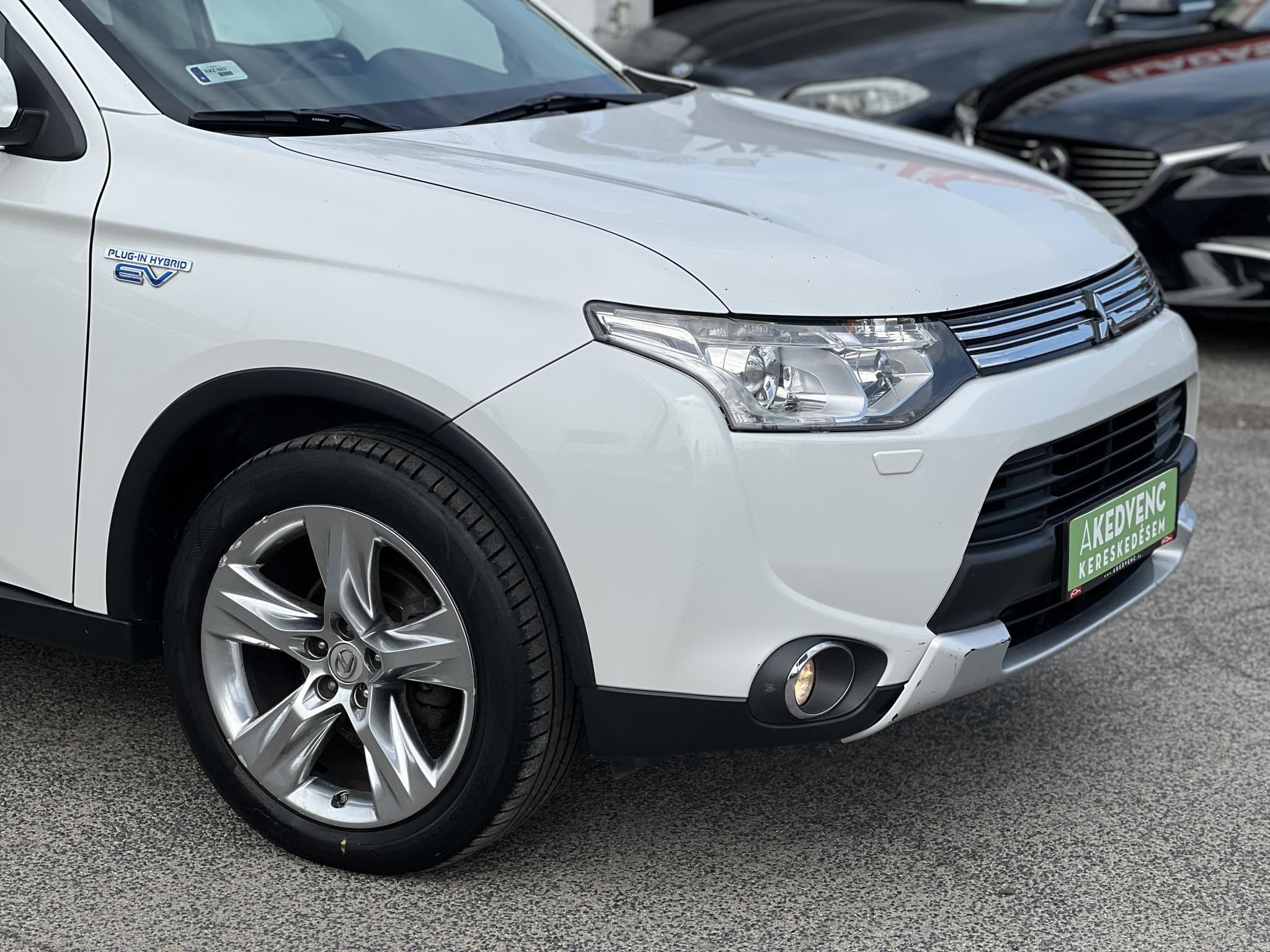 MITSUBISHI OUTLANDER 2.0 MIVEC Instyle Navi 4WD CVT