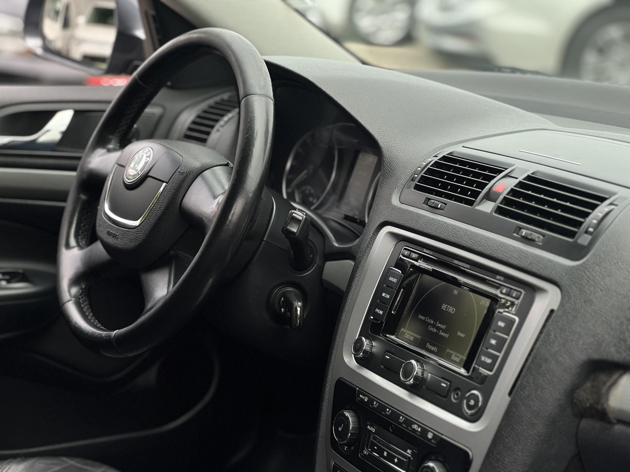 SKODA OCTAVIA Combi 2.0 TDI Ambiente DSG Tempomat Ülésfűtés Bluetooth Navigáció!