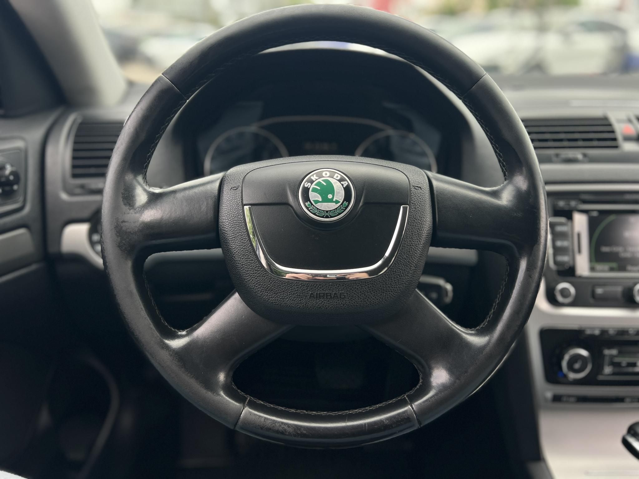 SKODA OCTAVIA Combi 2.0 TDI Ambiente DSG Tempomat Ülésfűtés Bluetooth Navigáció!