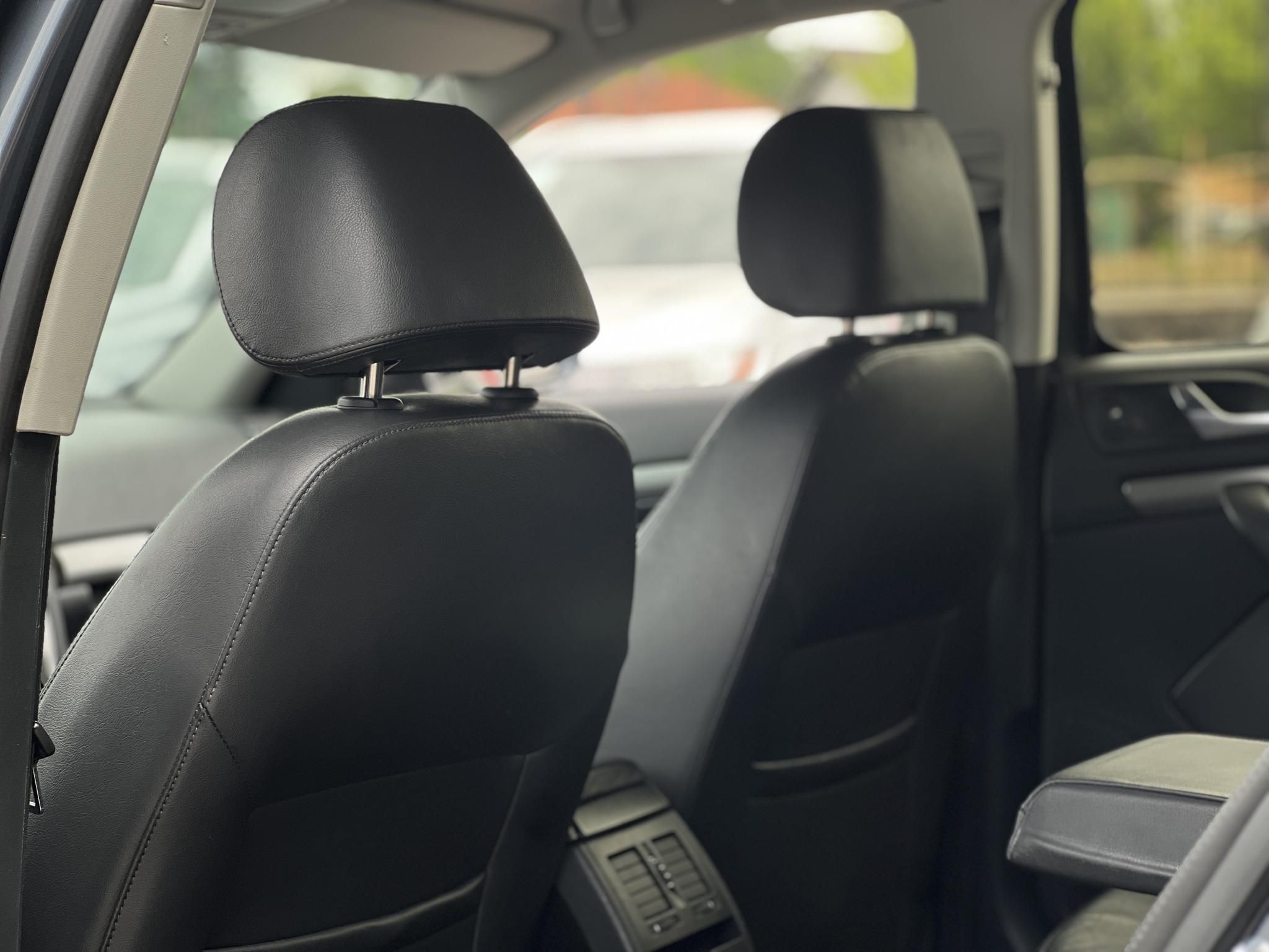 SKODA OCTAVIA Combi 2.0 TDI Ambiente DSG Tempomat Ülésfűtés Bluetooth Navigáció!