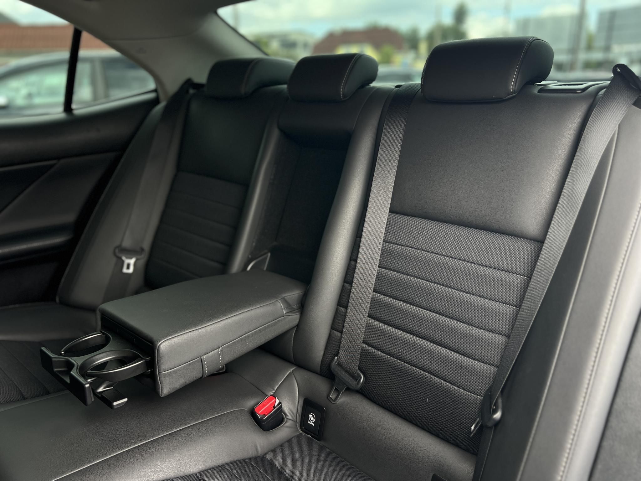 LEXUS IS 300h Comfort Leather&Navigation (Automata) Hybrid garancia Márkaszervizelt! Gyári fényezés. Téli-nyári gumi garnitúra!