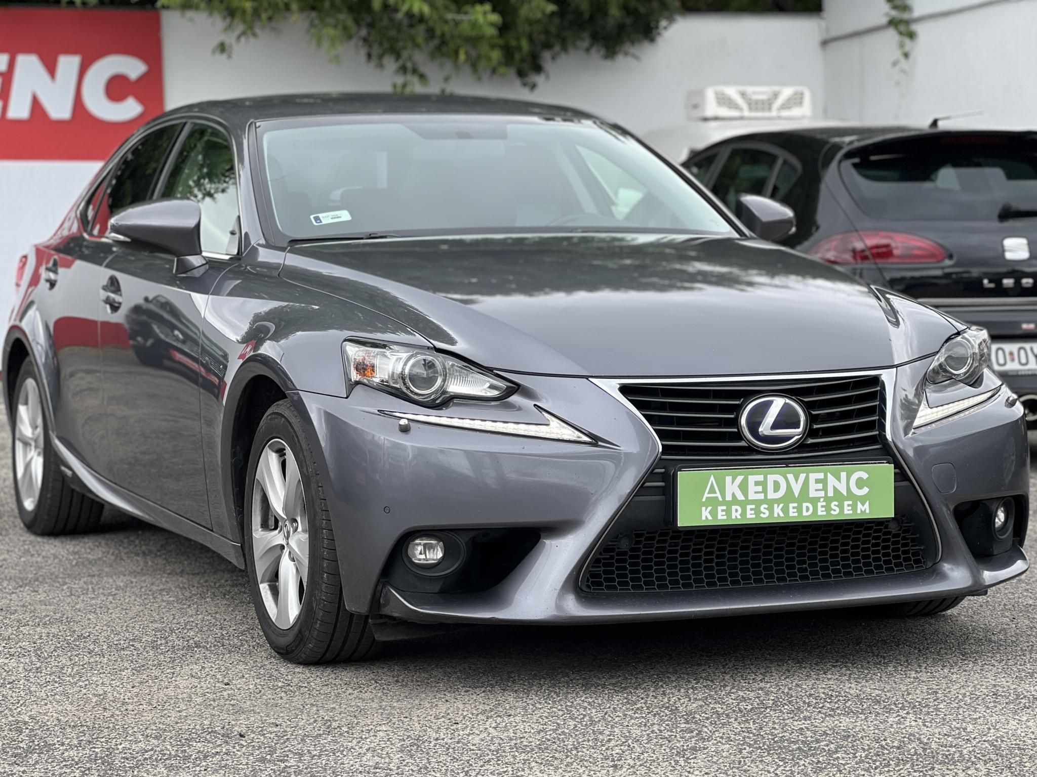 LEXUS IS 300h Comfort Leather&Navigation (Automata) Hybrid garancia Márkaszervizelt! Gyári fényezés. Téli-nyári gumi garnitúra!