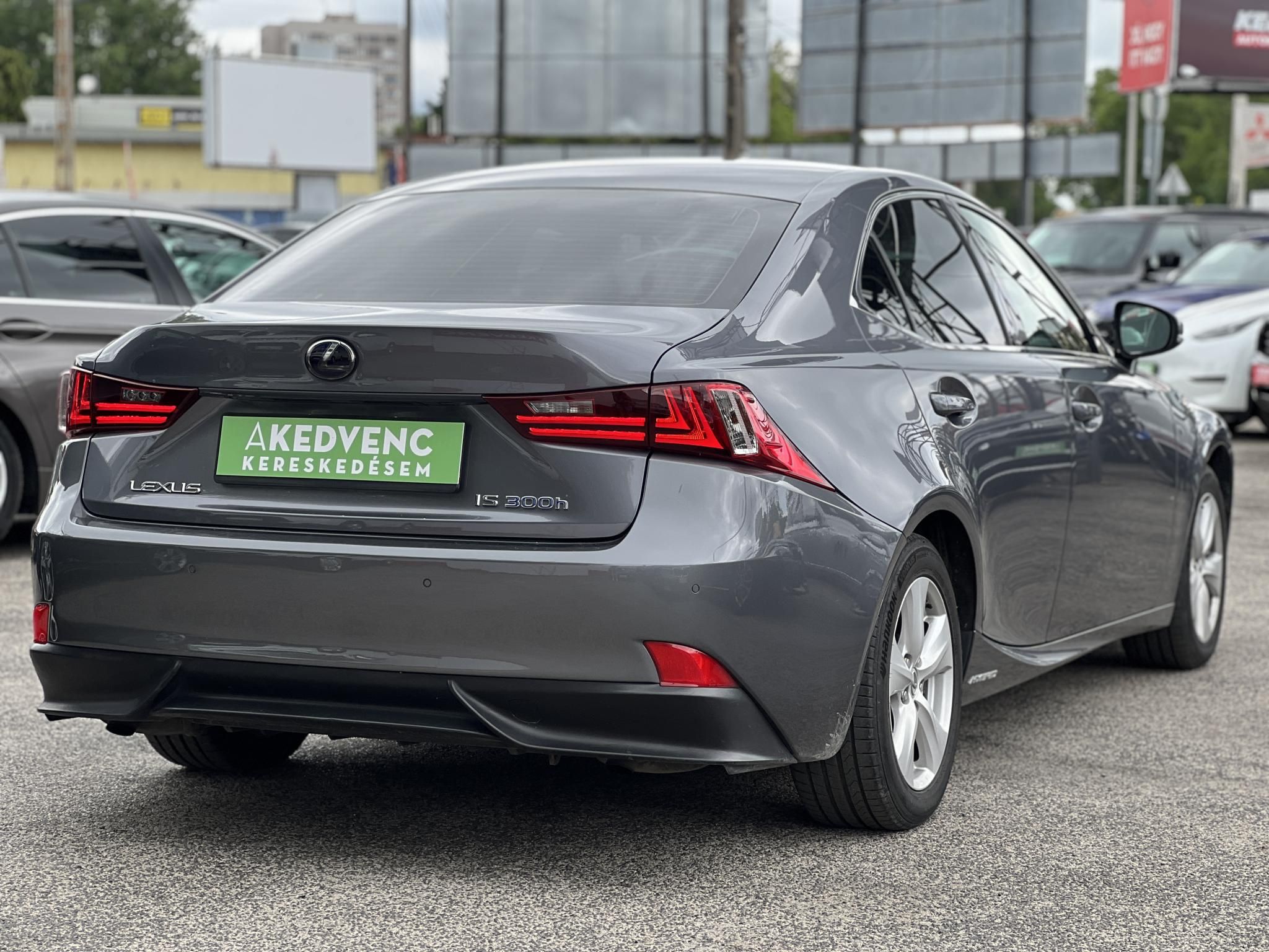 LEXUS IS 300h Comfort Leather&Navigation (Automata) Hybrid garancia Márkaszervizelt! Gyári fényezés. Téli-nyári gumi garnitúra!