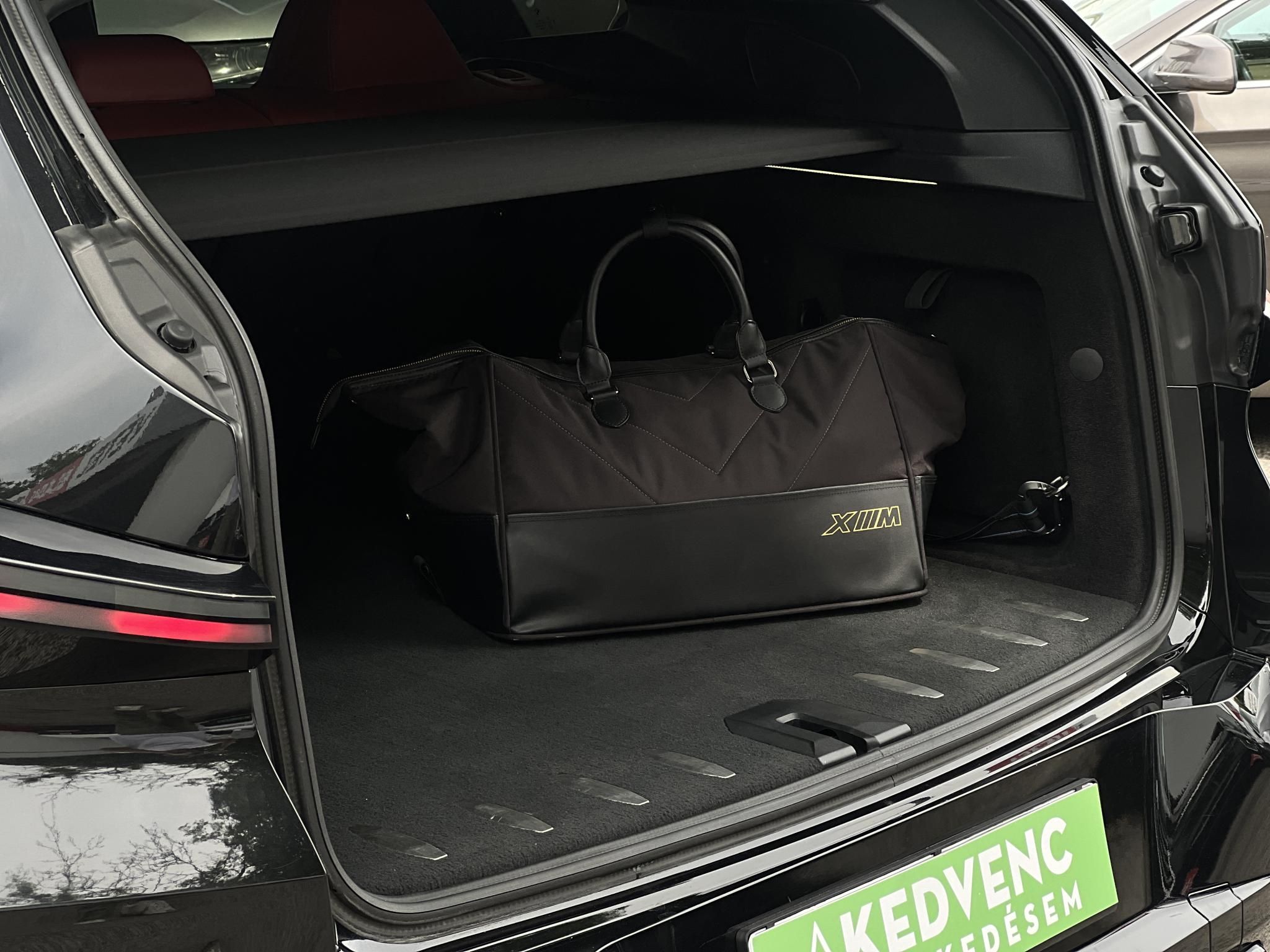 BMW XM (Automata) M.o.-i. 1.tul. teljes felszereltség. márkaszervizelt!