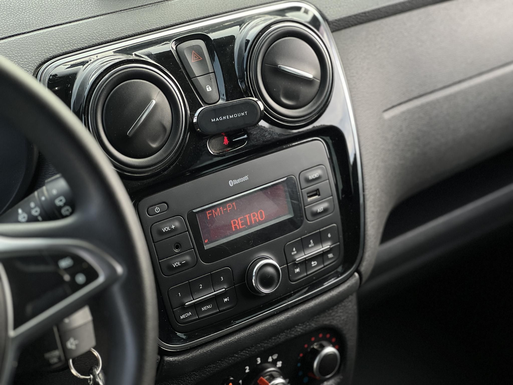 DACIA LODGY 1.6 SCe Ambiance (7 személyes ) Magyarországi. Gyári fényezés. Végig vezetett szervizkönyv!