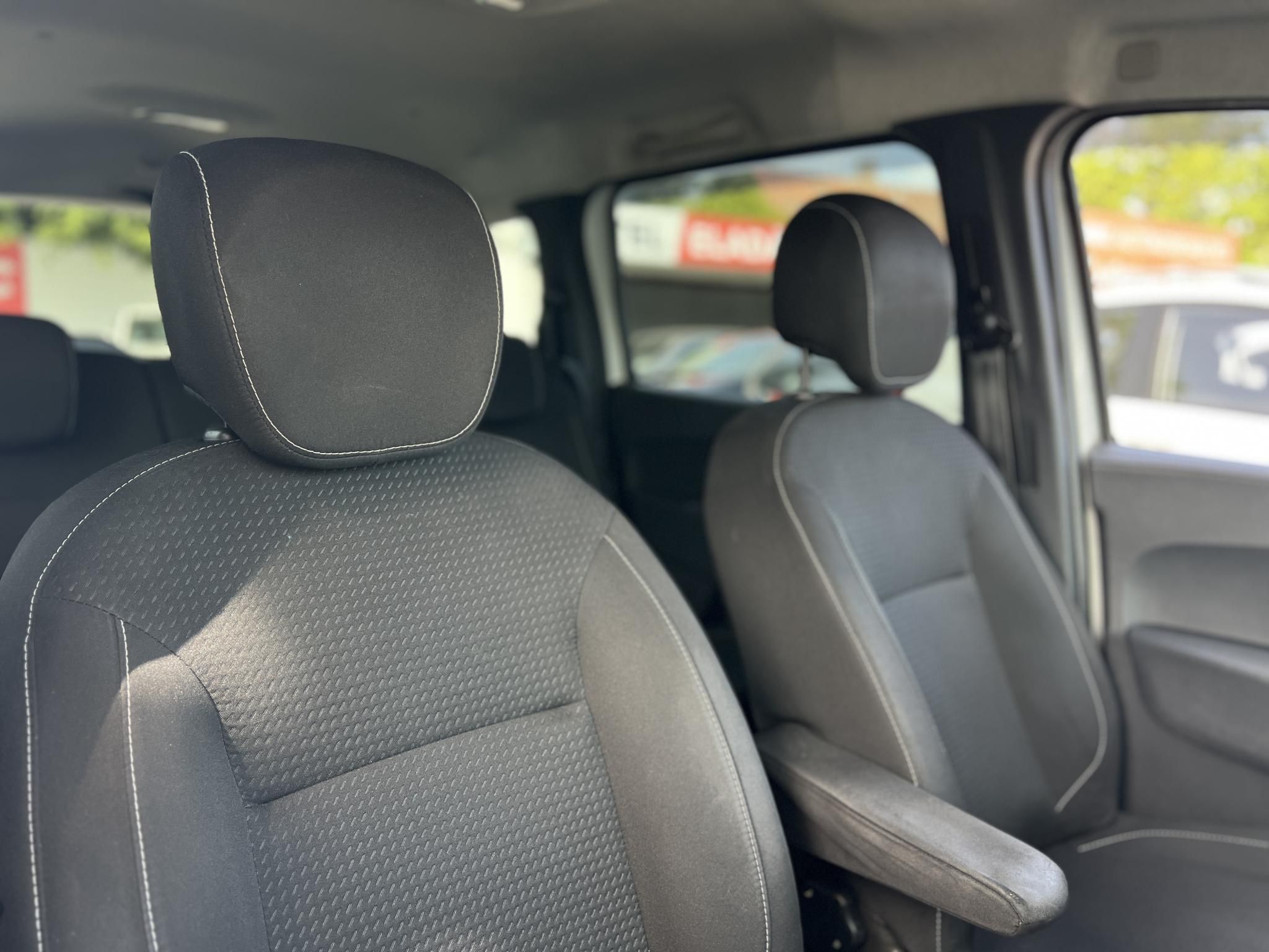 DACIA LODGY 1.6 SCe Ambiance (7 személyes ) Magyarországi. Gyári fényezés. Végig vezetett szervizkönyv!