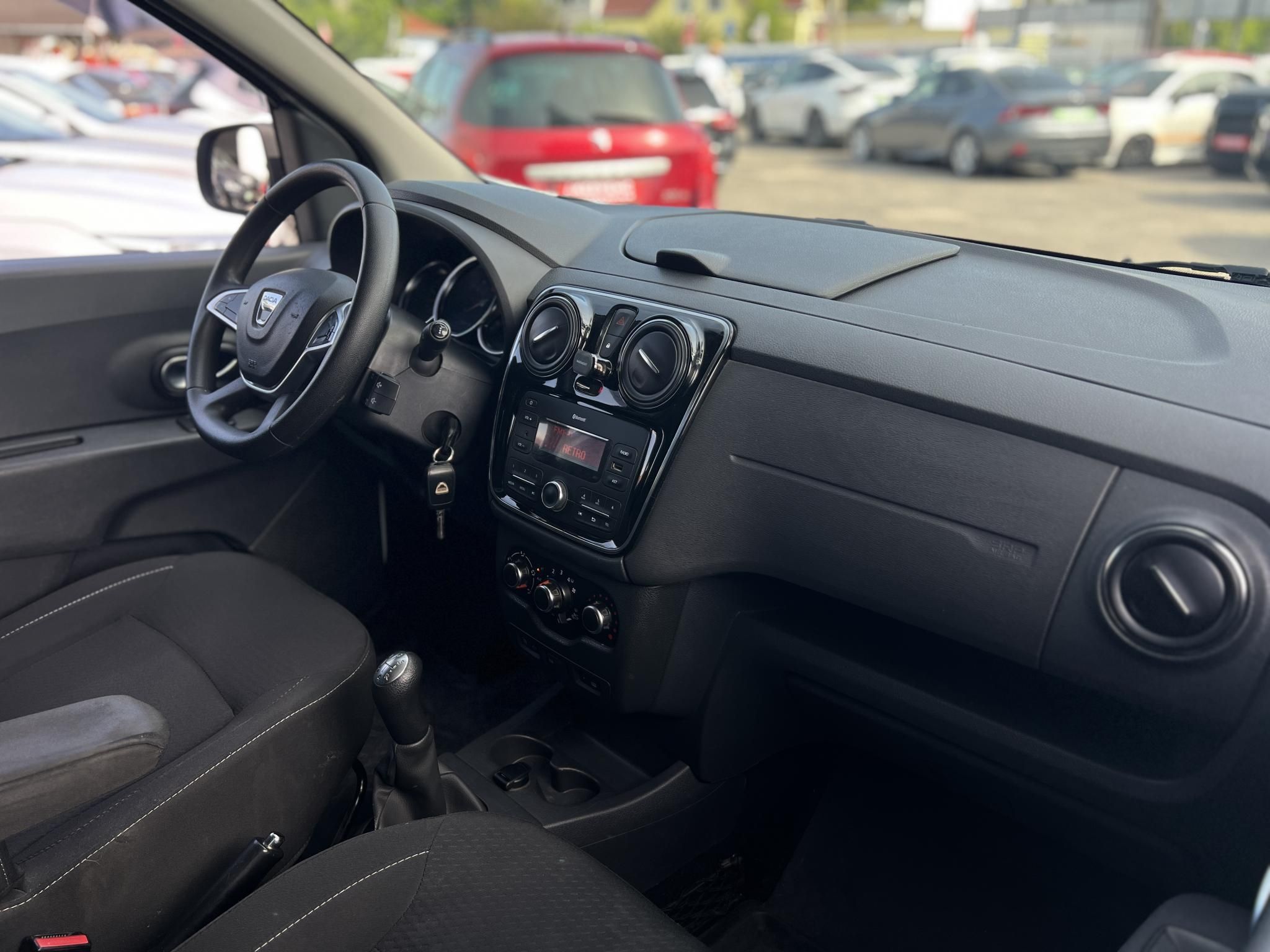 DACIA LODGY 1.6 SCe Ambiance (7 személyes ) Magyarországi. Gyári fényezés. Végig vezetett szervizkönyv!
