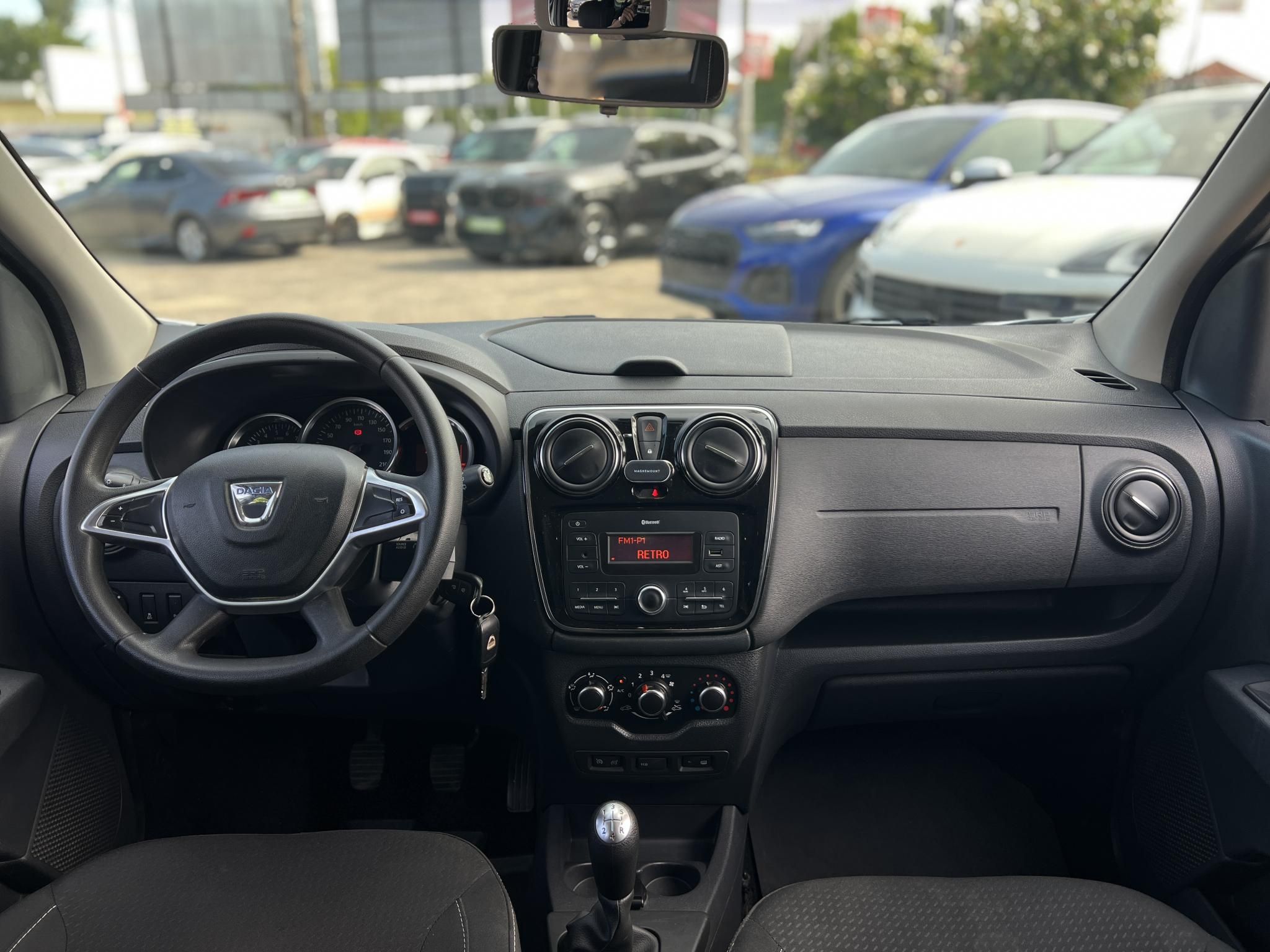 DACIA LODGY 1.6 SCe Ambiance (7 személyes ) Magyarországi. Gyári fényezés. Végig vezetett szervizkönyv!