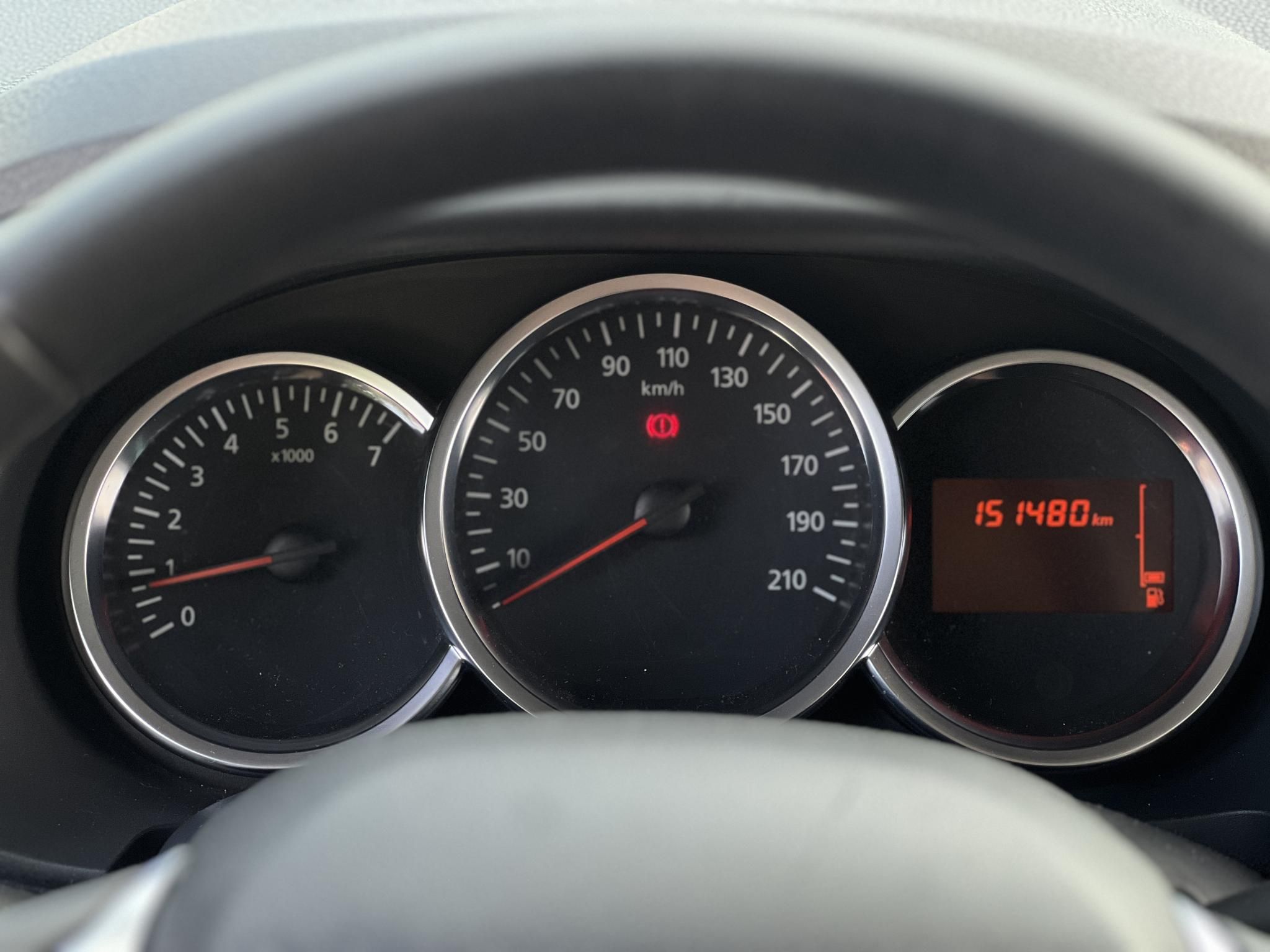 DACIA LODGY 1.6 SCe Ambiance (7 személyes ) Magyarországi. Gyári fényezés. Végig vezetett szervizkönyv!
