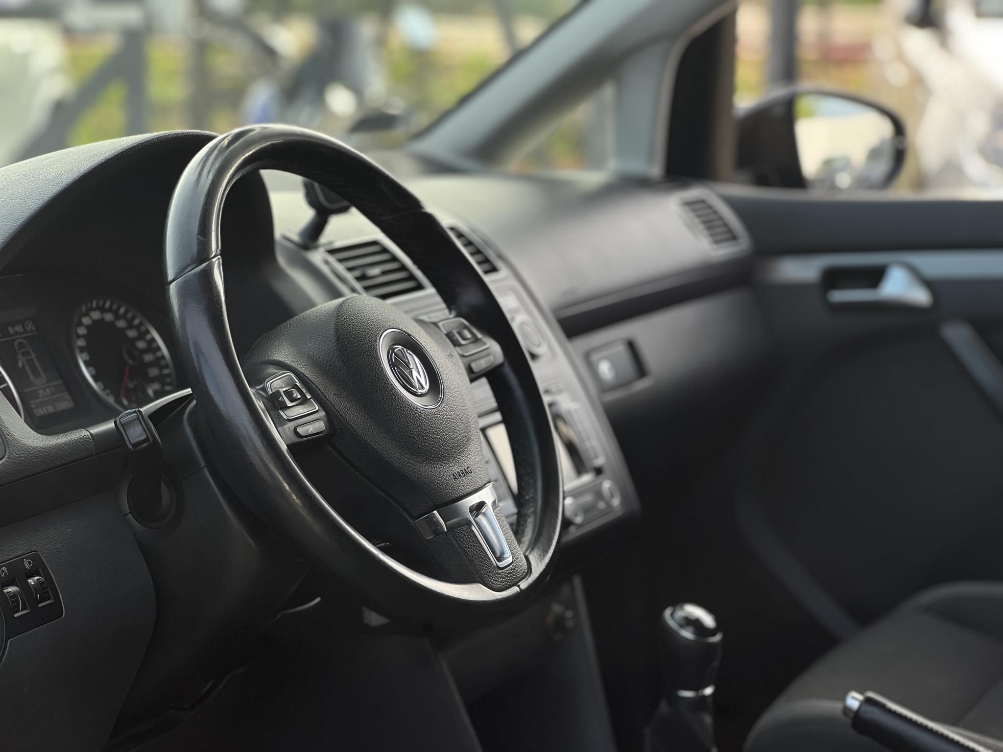 VOLKSWAGEN TOURAN 1.6 CR TDI Comfortline [7 személy] Vezérlés cserélve. 4 évszakos gumik!