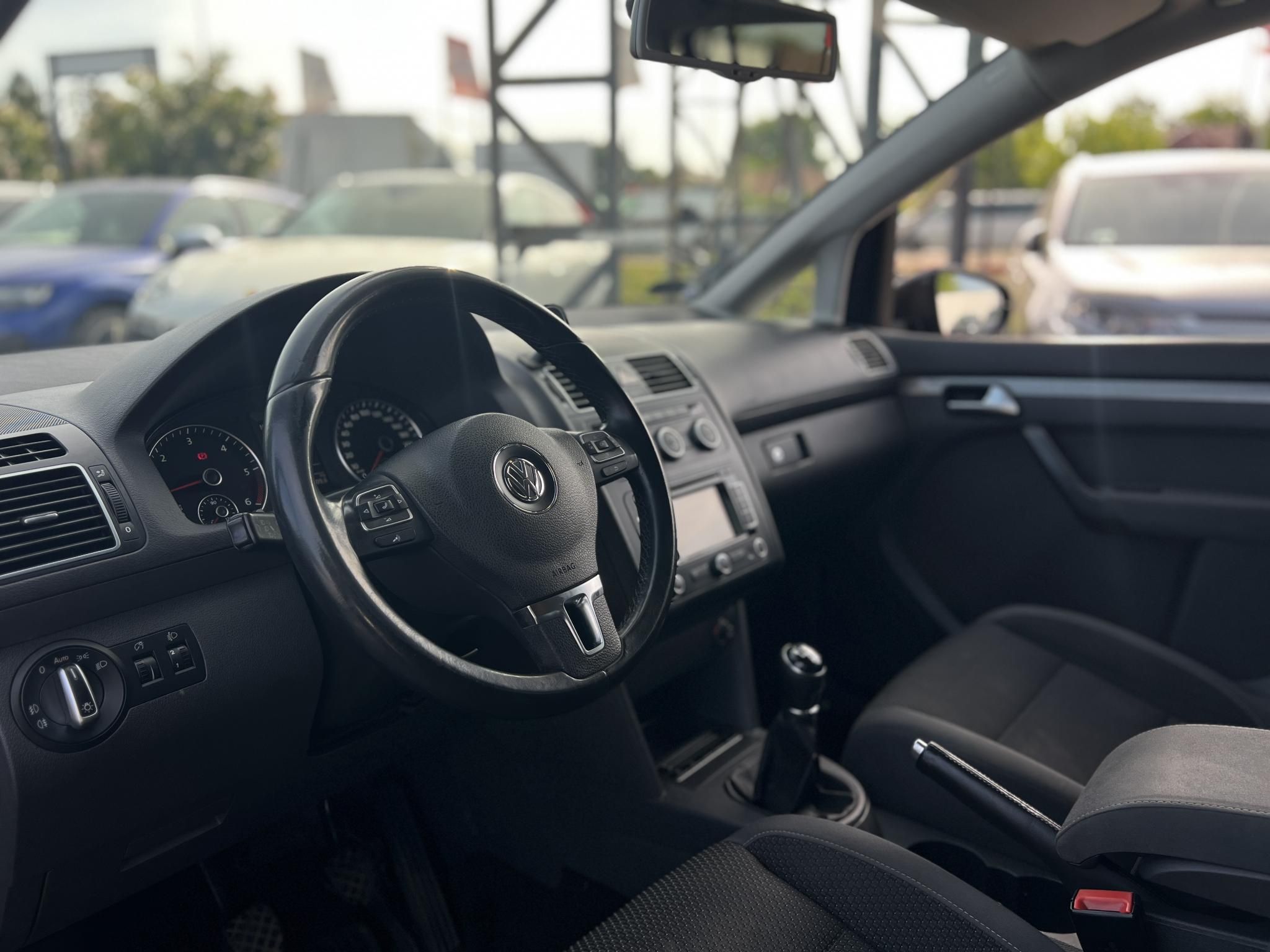 VOLKSWAGEN TOURAN 1.6 CR TDI Comfortline [7 személy] Vezérlés cserélve. 4 évszakos gumik!