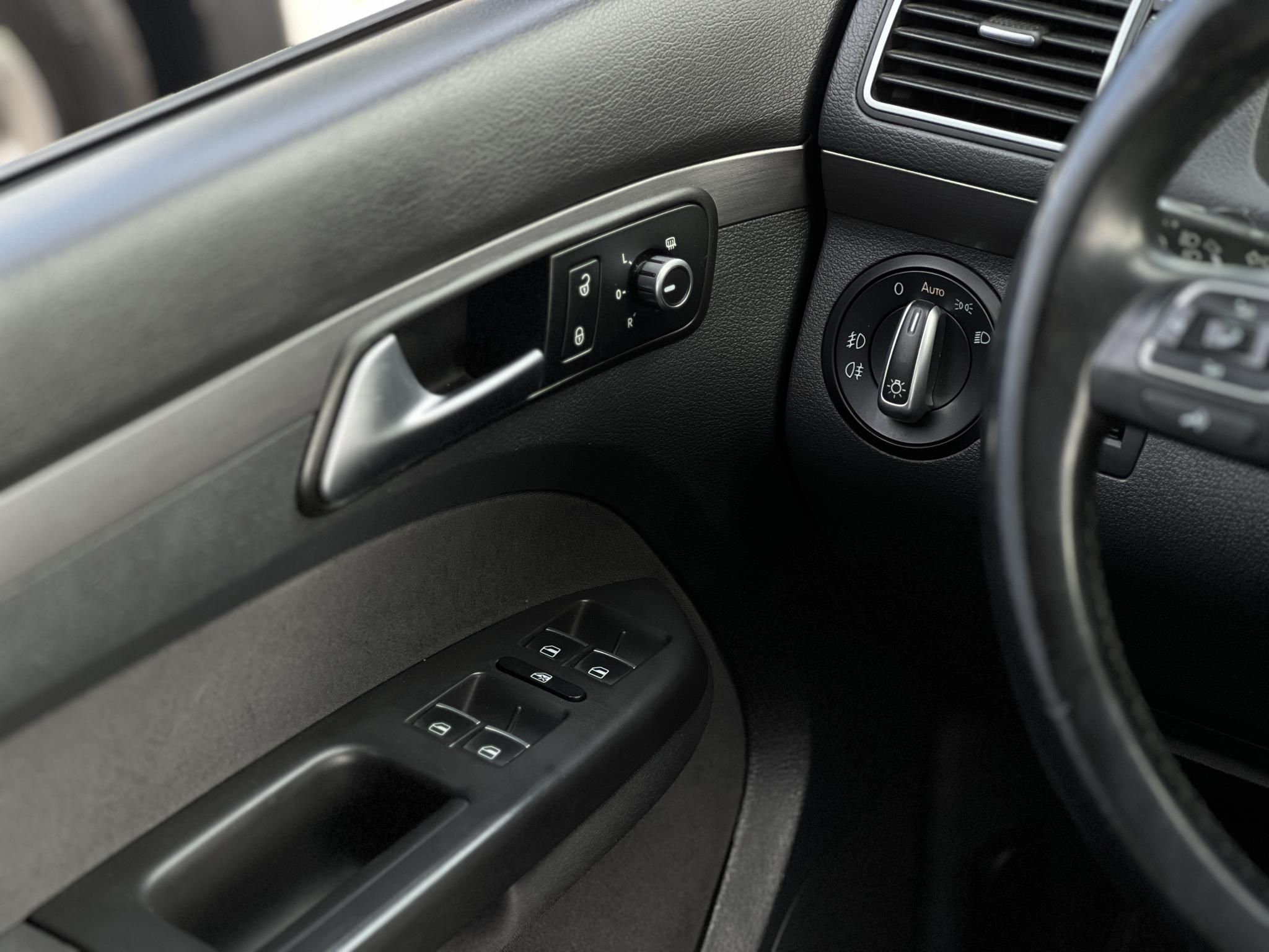 VOLKSWAGEN TOURAN 1.6 CR TDI Comfortline [7 személy] Vezérlés cserélve. 4 évszakos gumik!