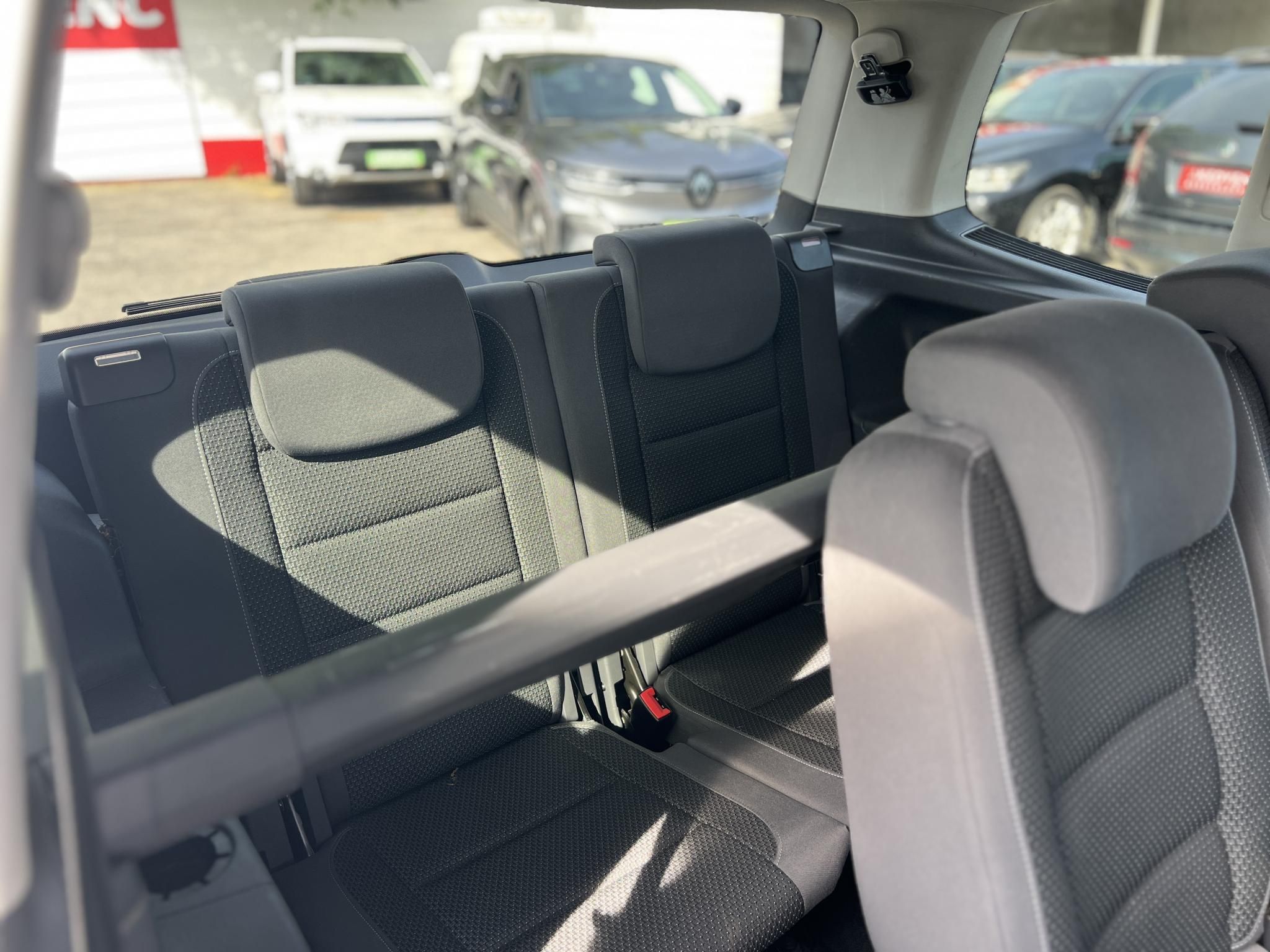 VOLKSWAGEN TOURAN 1.6 CR TDI Comfortline [7 személy] Vezérlés cserélve. 4 évszakos gumik!