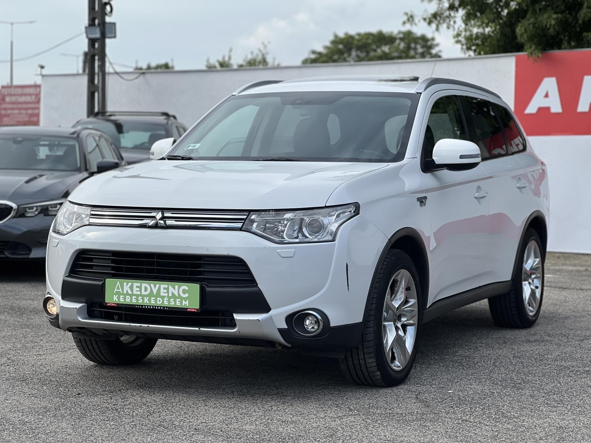 MITSUBISHI OUTLANDER 2.0 PHEV Instyle Navi 4WD CVT