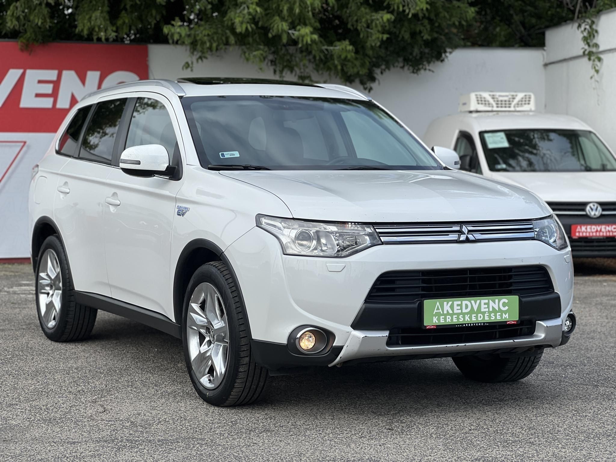 MITSUBISHI OUTLANDER 2.0 PHEV Instyle Navi 4WD CVT