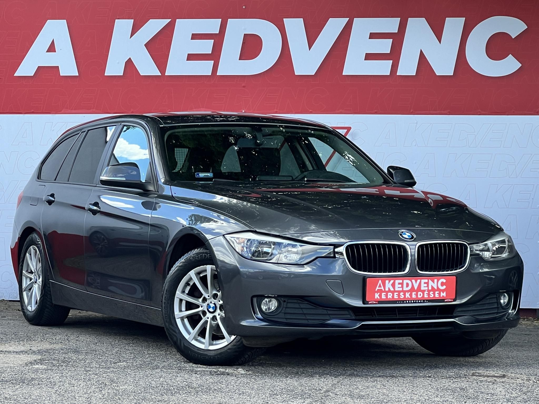 BMW 318d 156e km. ülésfűtés. navigáció. bluetooth. tolatóradar. keyless. 2 gyári kulcs!