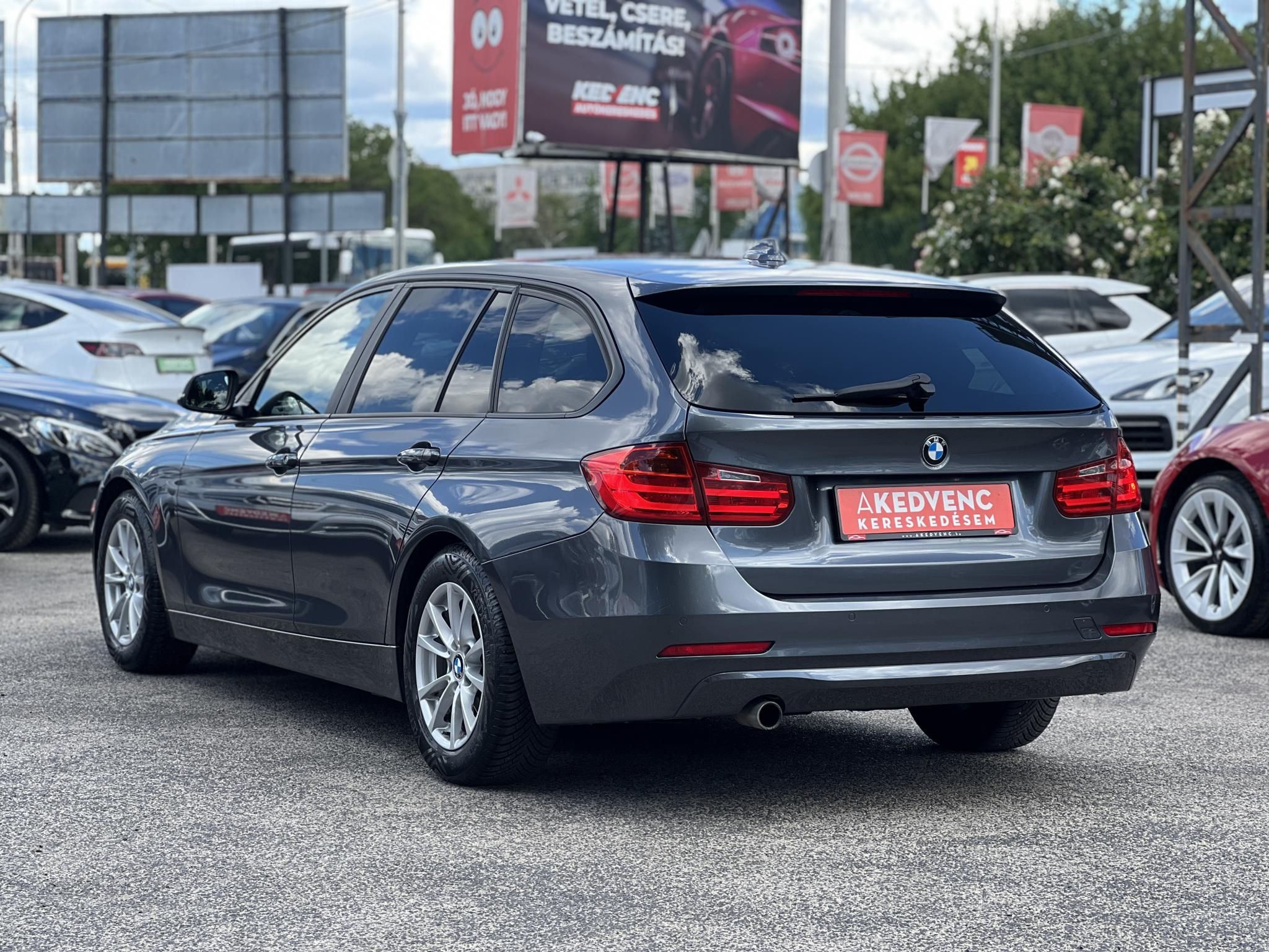 BMW 318d 156e km. ülésfűtés. navigáció. bluetooth. tolatóradar. keyless. 2 gyári kulcs!
