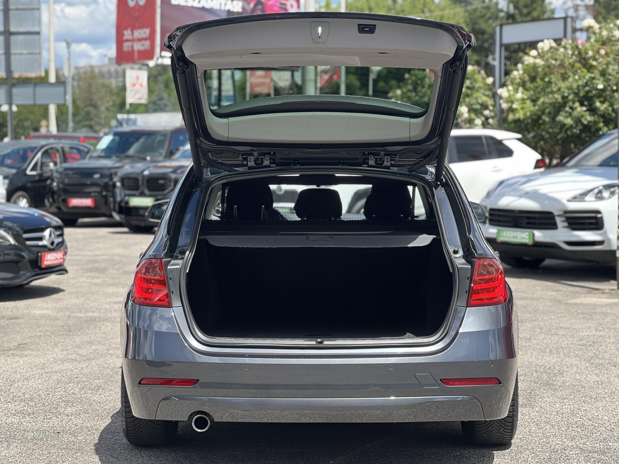 BMW 318d 156e km. ülésfűtés. navigáció. bluetooth. tolatóradar. keyless. 2 gyári kulcs!