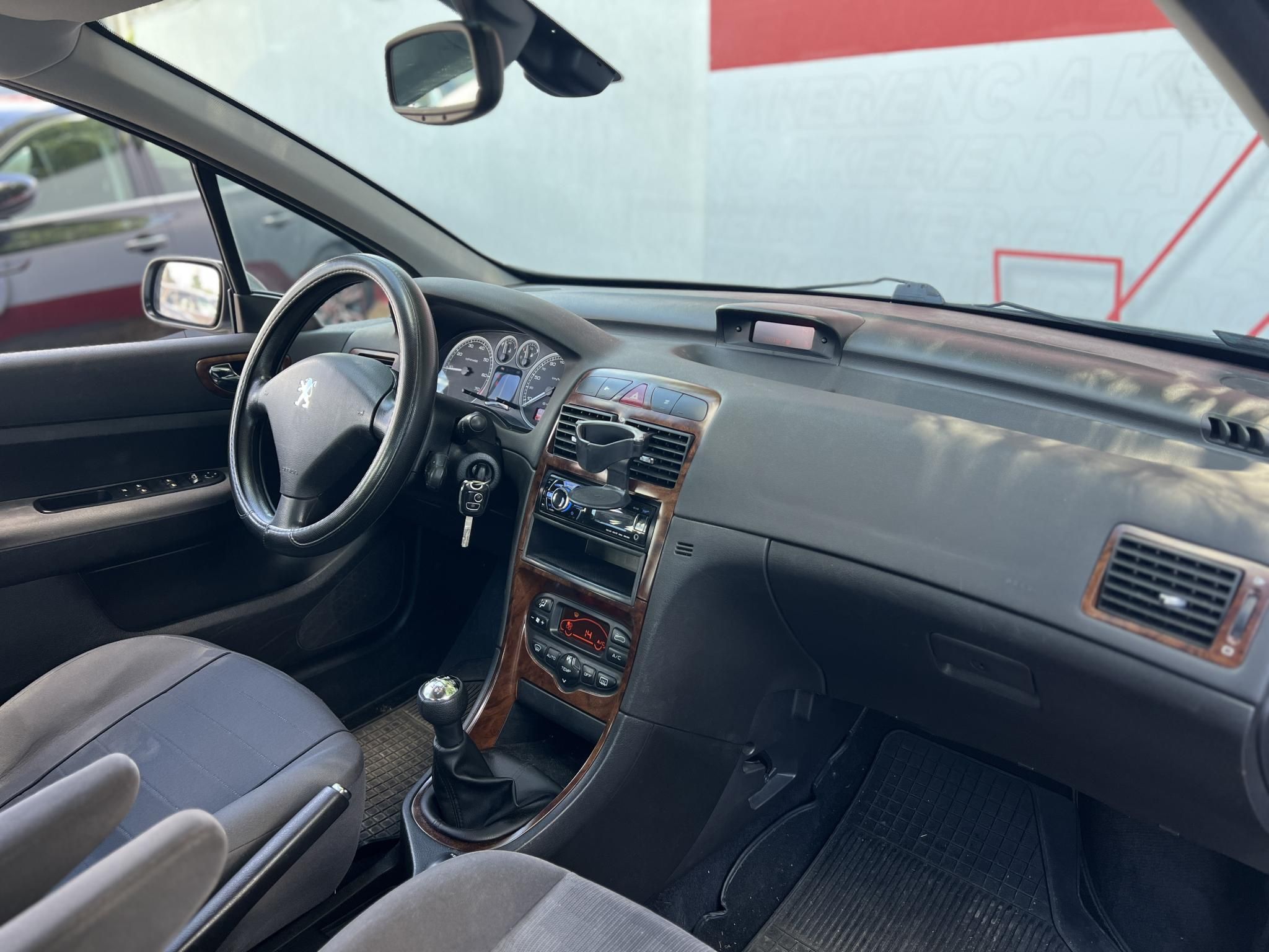 PEUGEOT 307 1.6 Presence digitklíma. tempomat. ülésfűtés. 2 gyári kulcs!