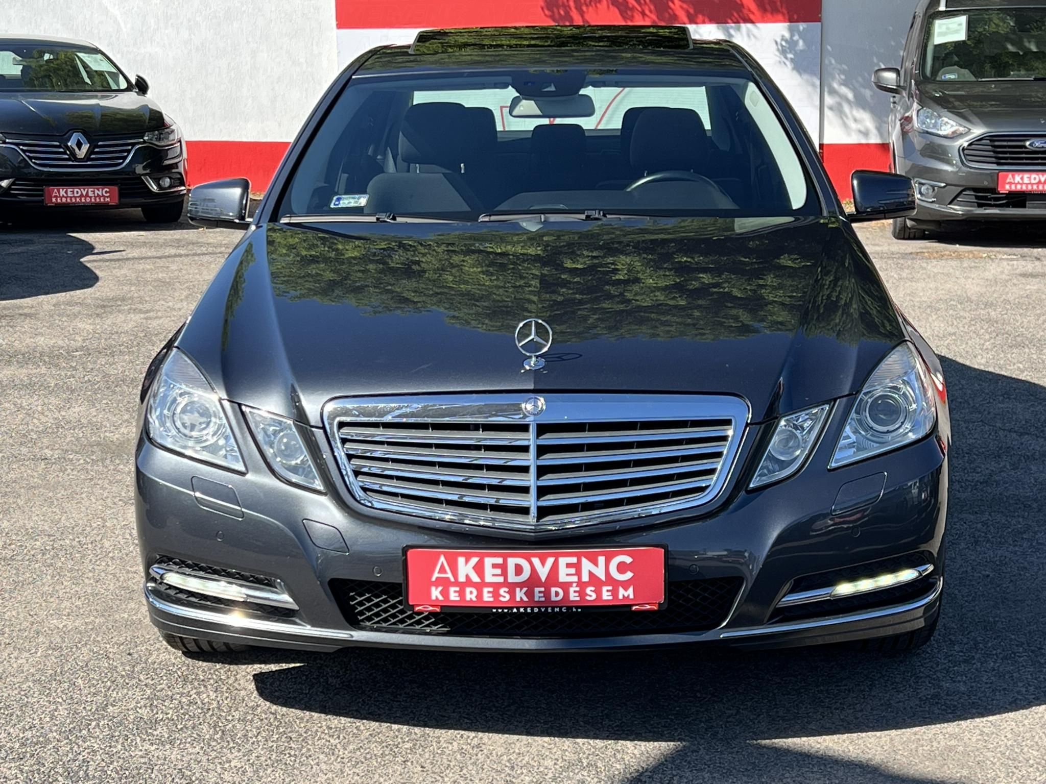 MERCEDES-BENZ E 200 CGI BlueEFFICIENCY Elegance (Automata) Gyári fényezés. Dokumentált előélet. Garantált 149e km!