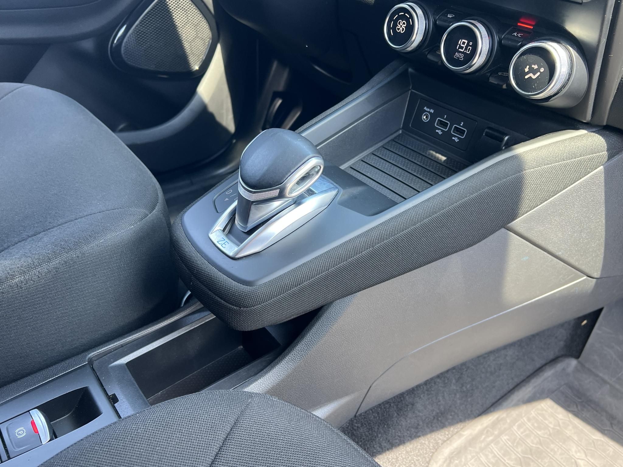 RENAULT ZOE E-Tech Electric 110 52 kWh Life 63e km. 300km hatótáv. CARPLAY!