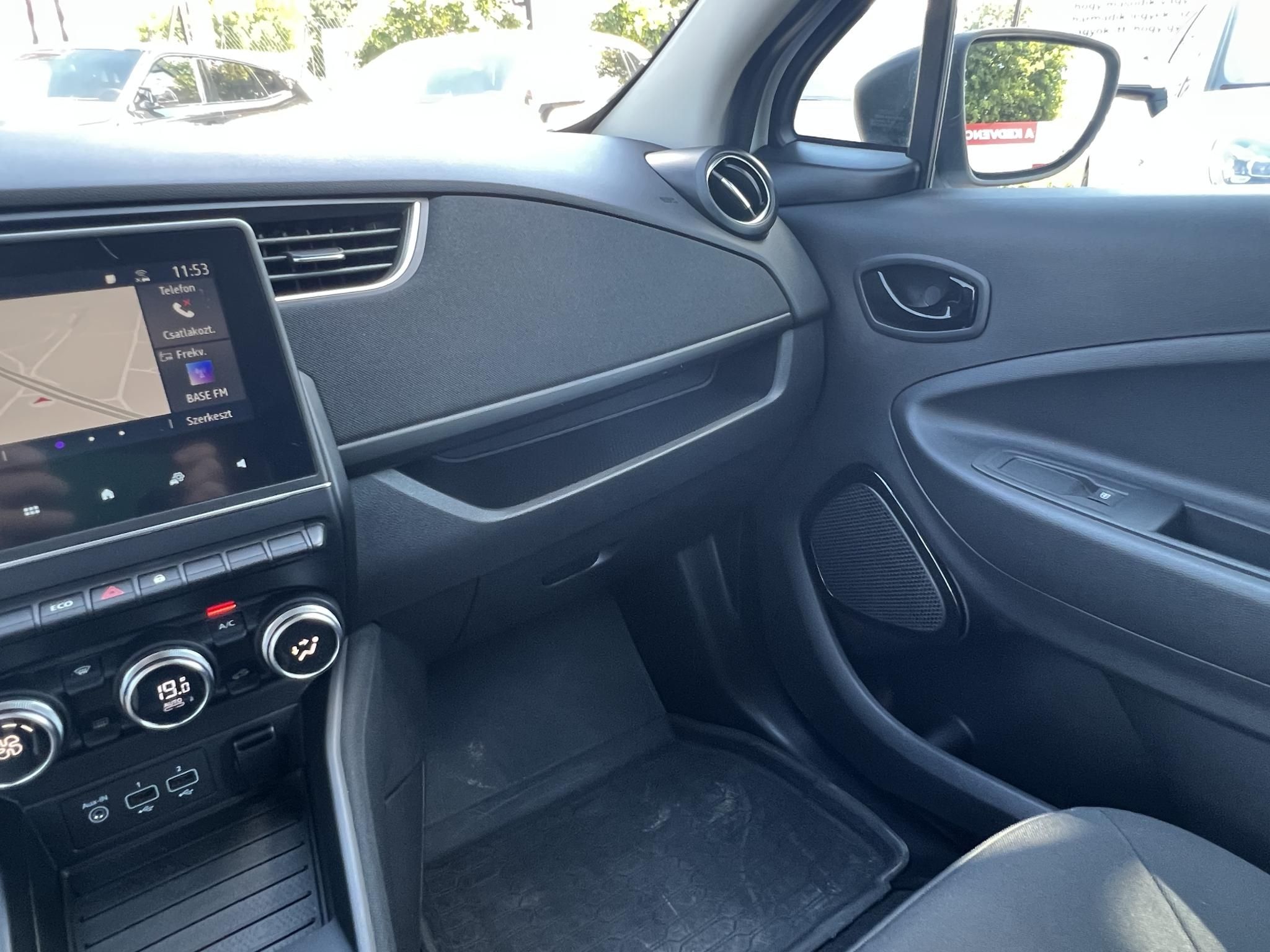 RENAULT ZOE E-Tech Electric 110 52 kWh Life 63e km. 300km hatótáv. CARPLAY!