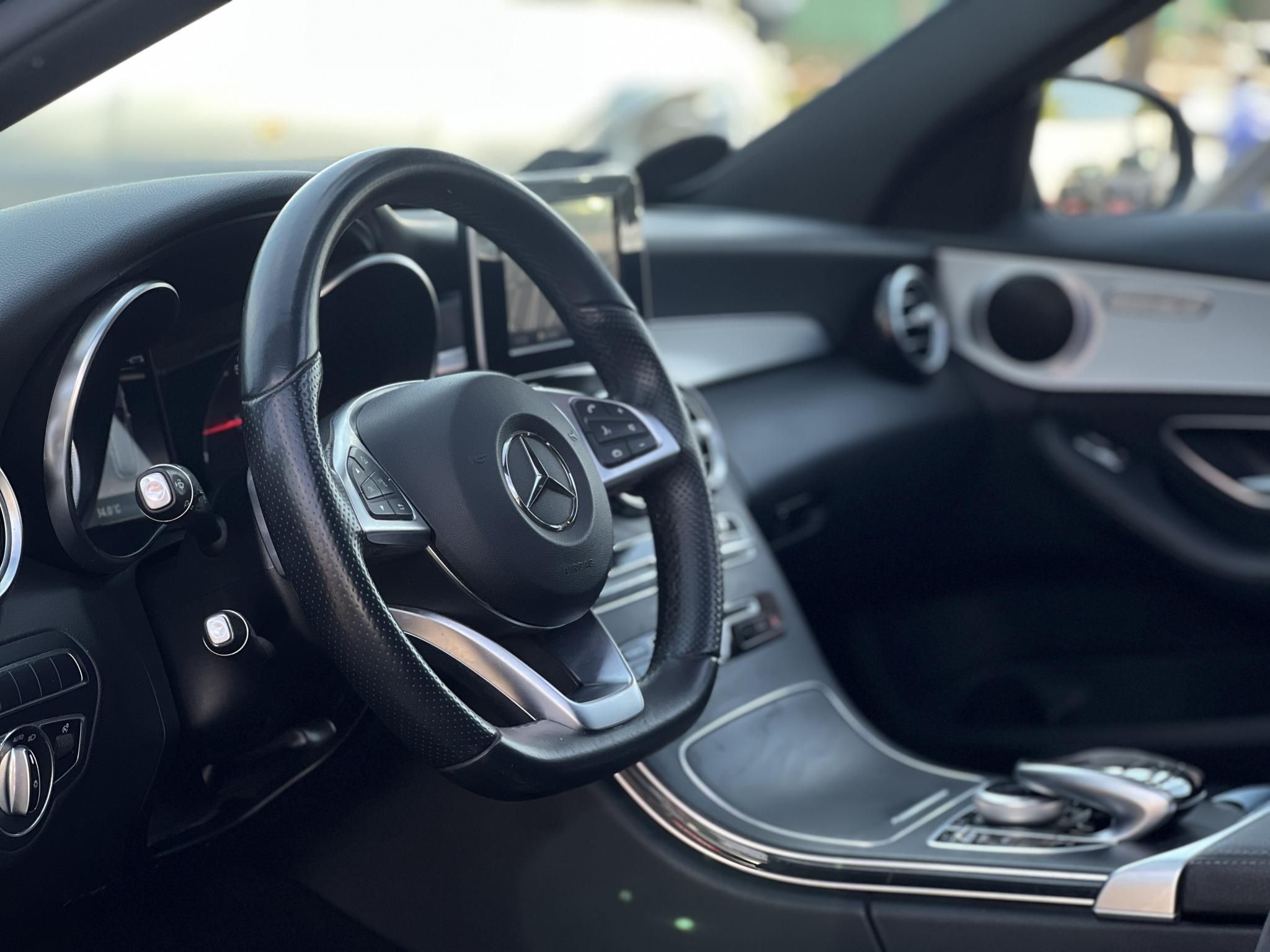 MERCEDES-BENZ C 350 e PLUG-IN HYBRID 7G-TRONIC AMG 93e km. panoráma tető. dokumentált előélet!