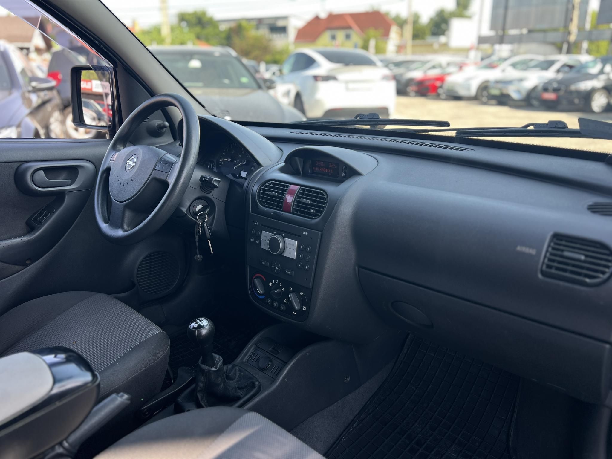 OPEL COMBO Tour 1.3 CDTI Cosmo Rendszeresen karbantartott. klíma. tolatókamera