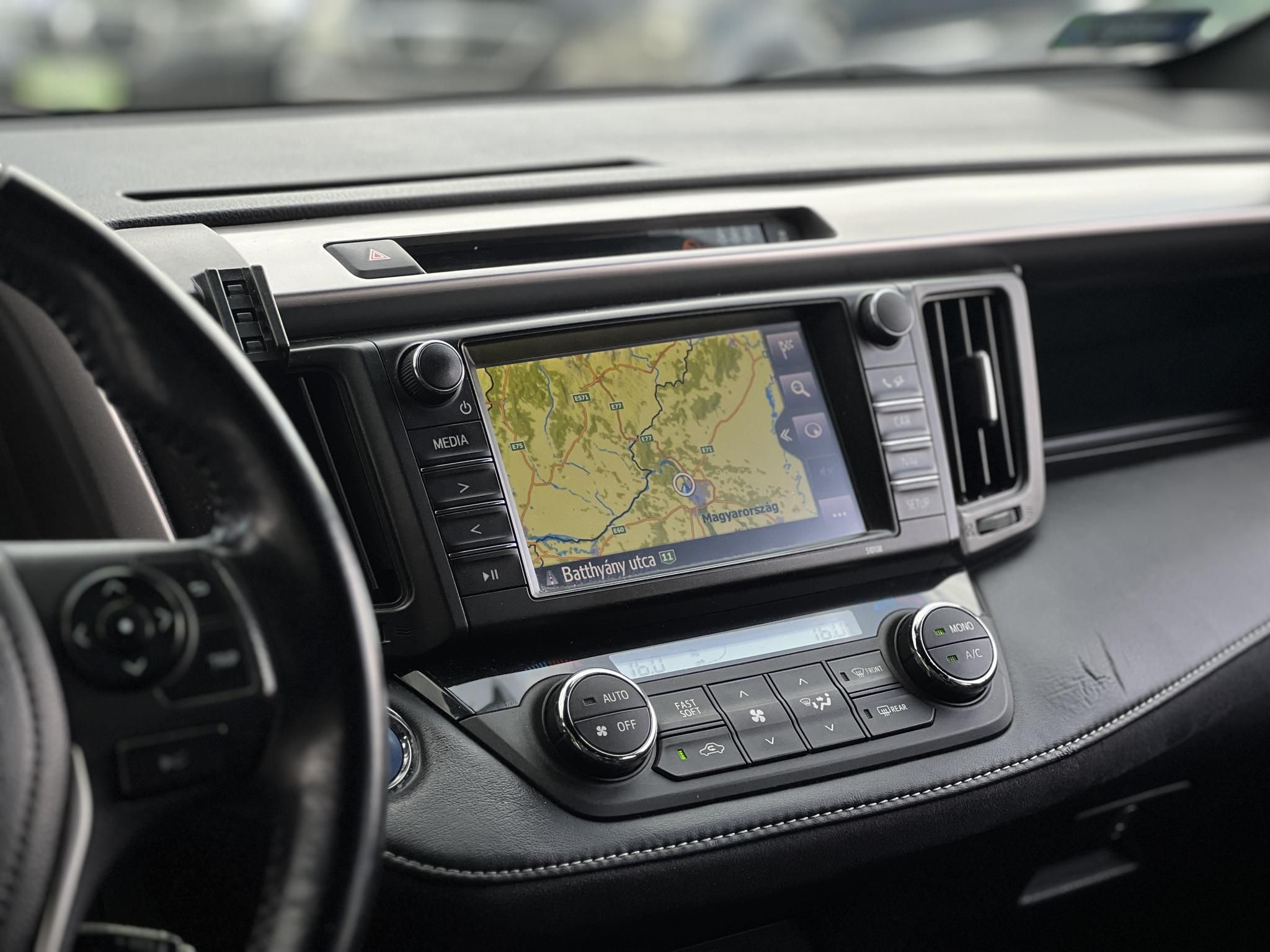 TOYOTA RAV 4 Rav4 2.5 Hybrid Executive e-CVT 4WD Végig márkaszervizelt!