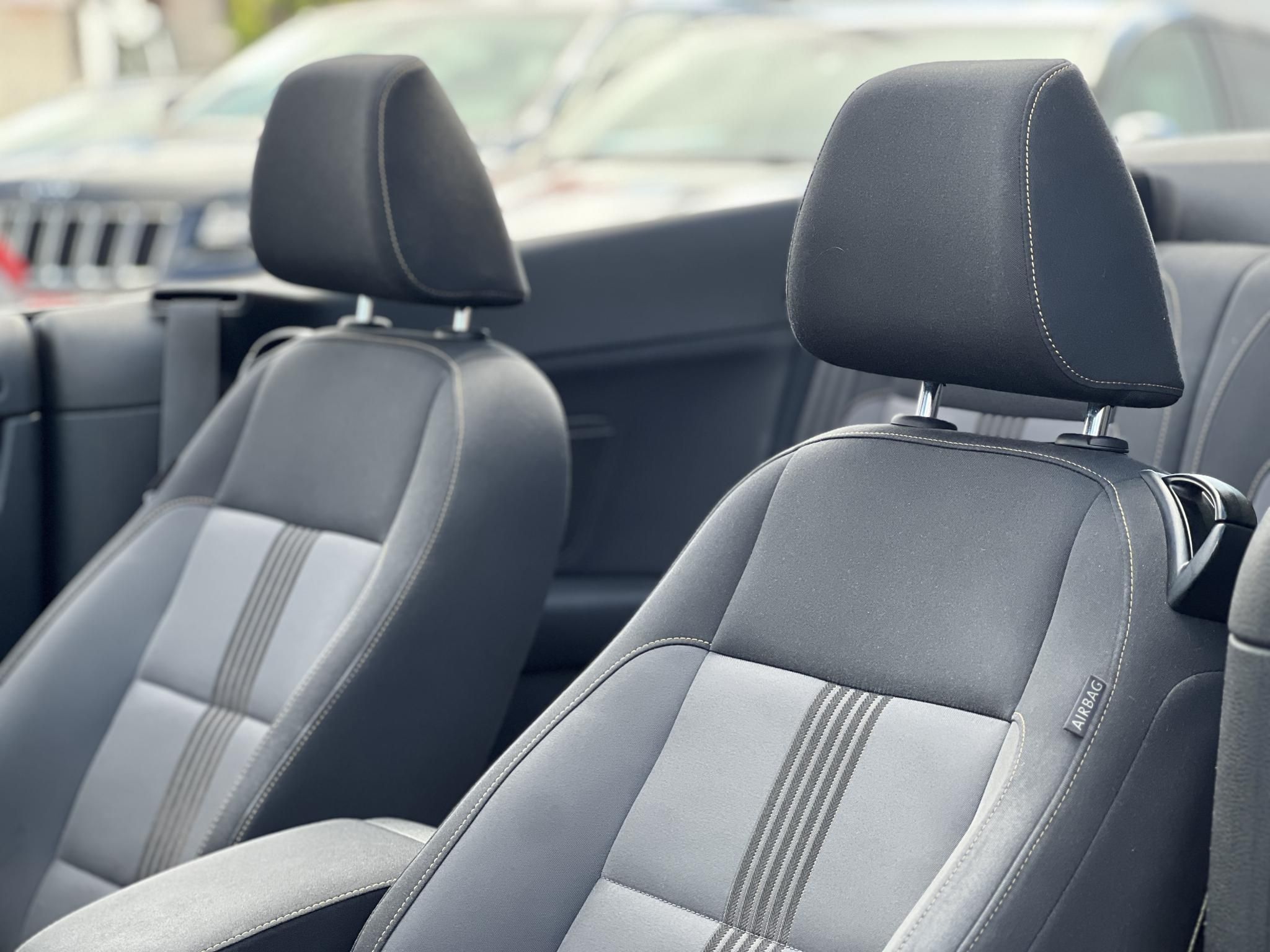 VOLKSWAGEN GOLF VI 2.0 TDI Cabrio 108e km