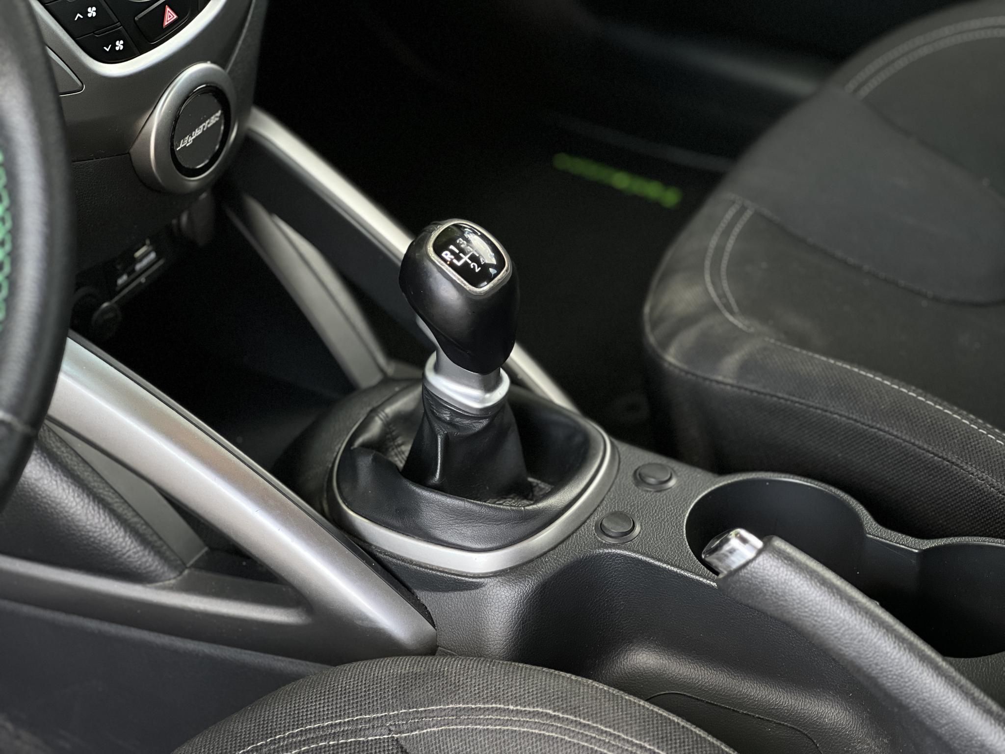 HYUNDAI VELOSTER 1.6 GDI Life klíma. tolatóradar. bluetooth. 2 gyári kulcs!