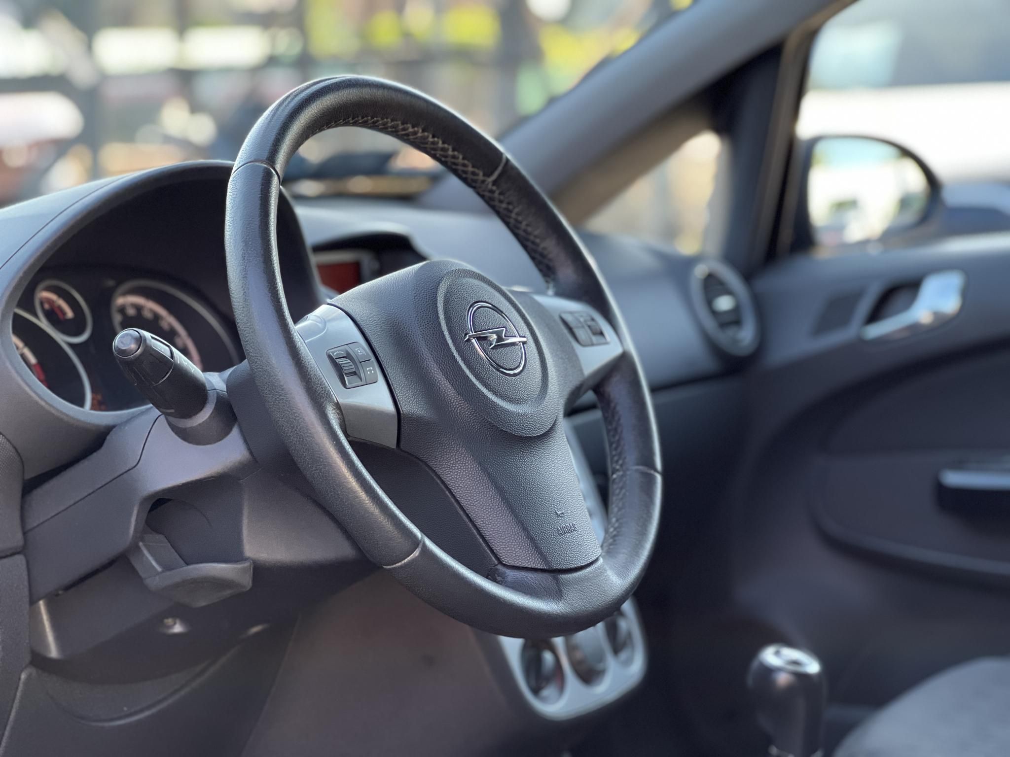OPEL CORSA D 1.4 Selection Ülés- és Kormányfűtés. klíma