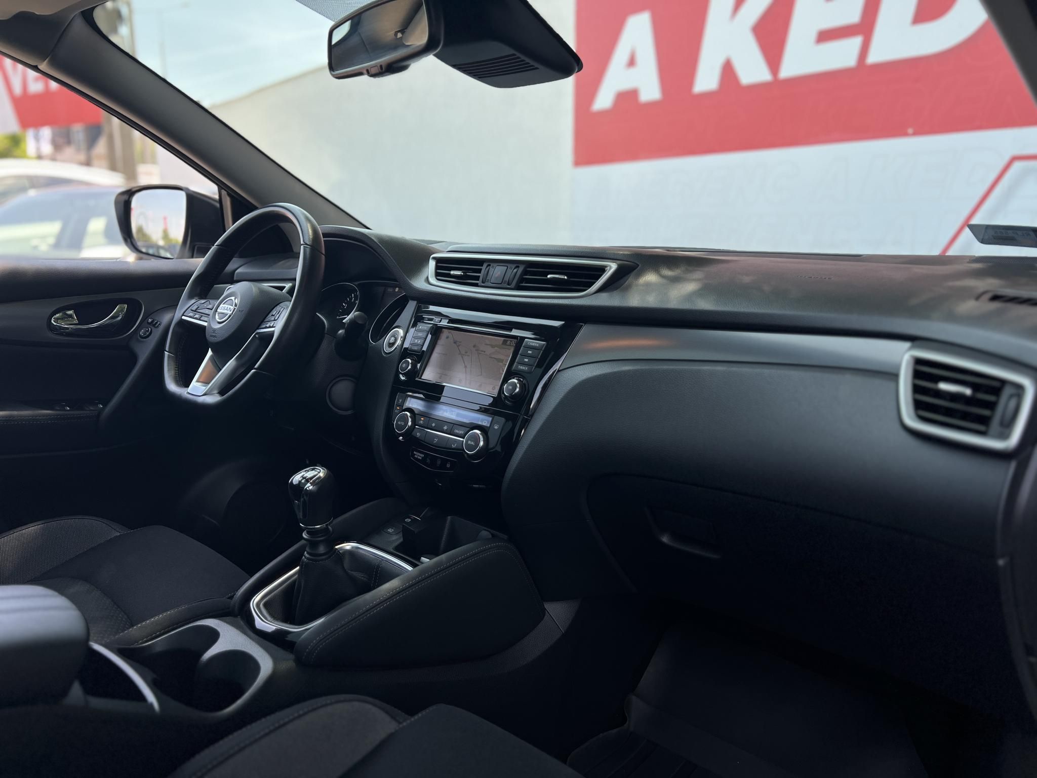 NISSAN QASHQAI 1.3 DIG-T N-Connecta 63e km. Magyarországi. rendszeresen szervizelt!