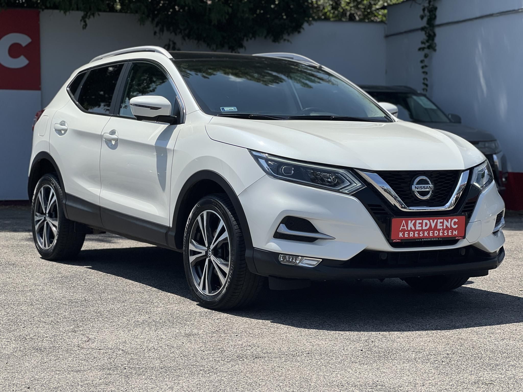 NISSAN QASHQAI 1.3 DIG-T N-Connecta 63e km. Magyarországi. rendszeresen szervizelt!