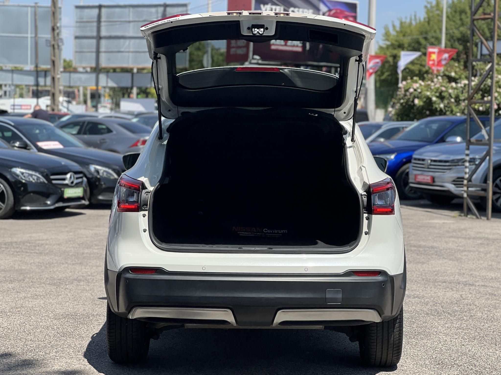 NISSAN QASHQAI 1.3 DIG-T N-Connecta 63e km. Magyarországi. rendszeresen szervizelt!