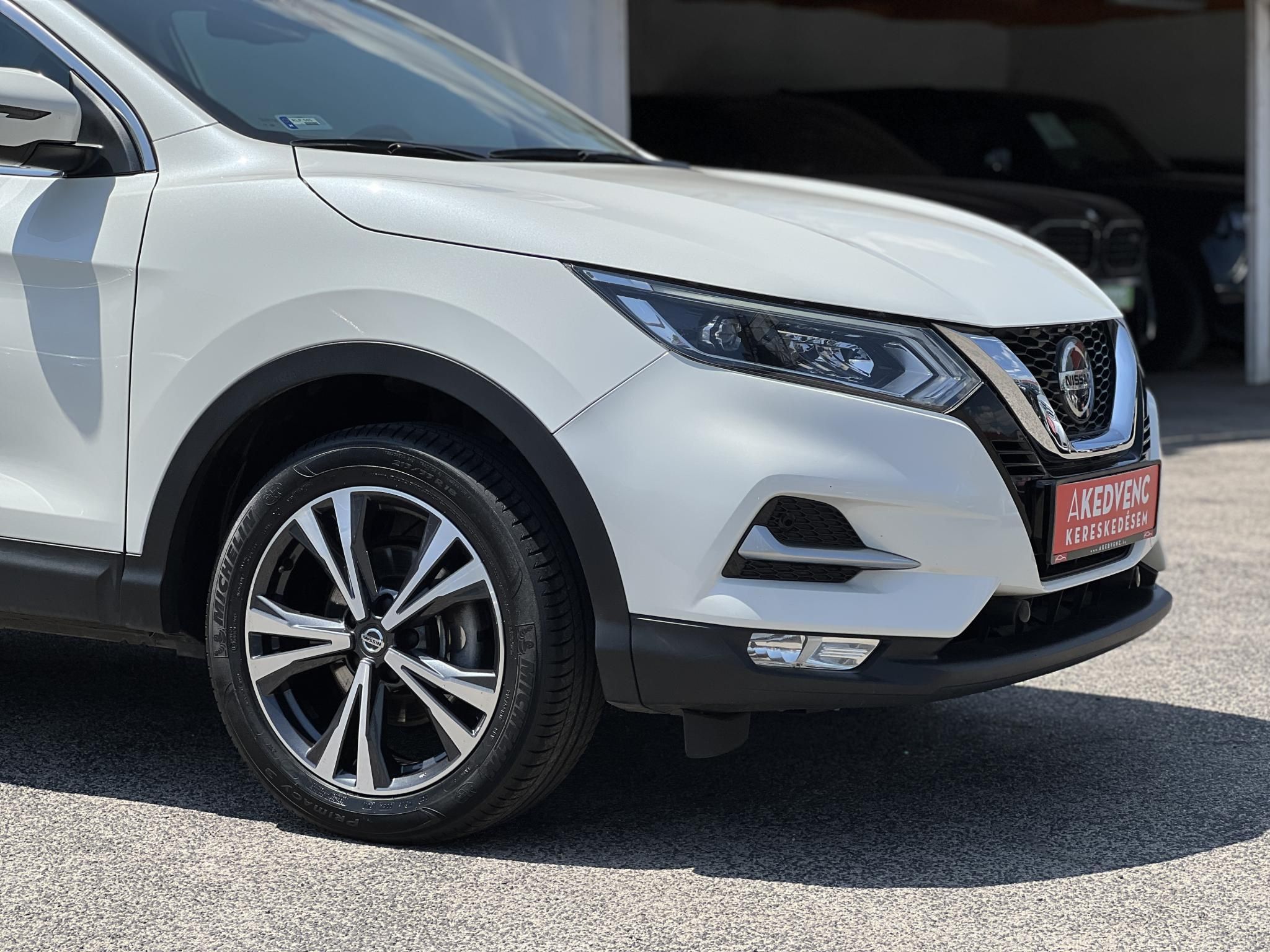 NISSAN QASHQAI 1.3 DIG-T N-Connecta 63e km. Magyarországi. rendszeresen szervizelt!