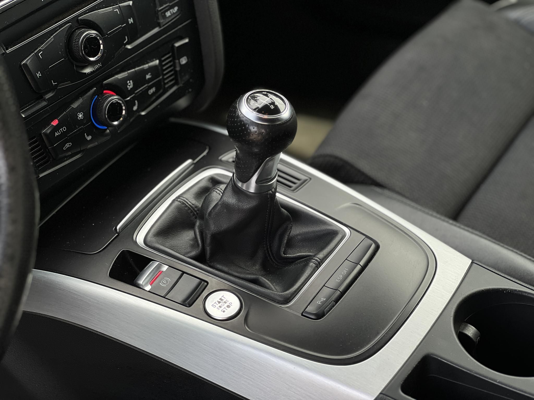 AUDI A5 Coupé 2.0 T FSi S-line 163e km. sérülésmentes. téli-nyári gumi. dokumentált előélet!