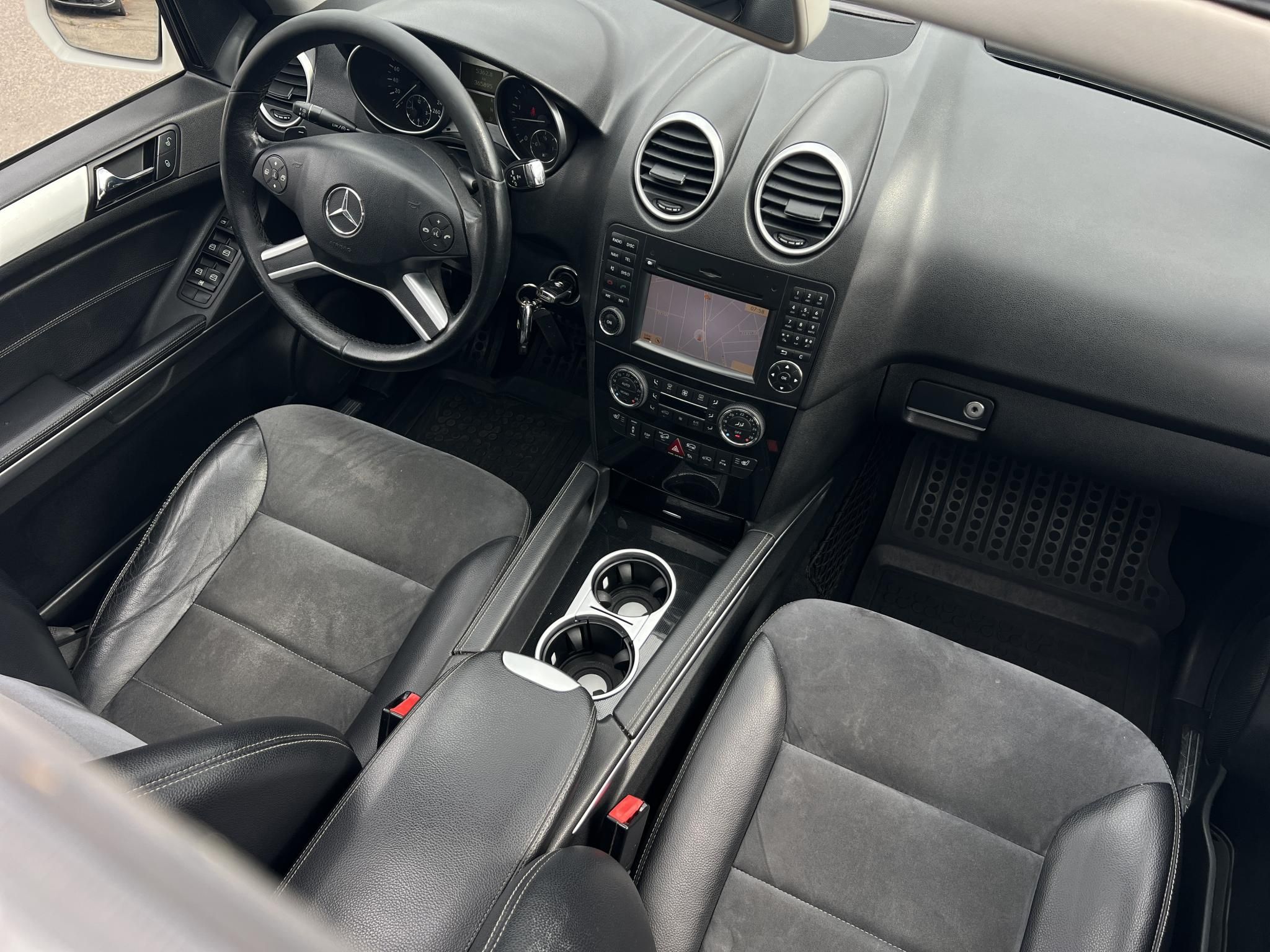 MERCEDES-BENZ ML 320 CDI (Automata) harman/kardon. légrugó. napfénytető. hátsó TV. alcantara belső!