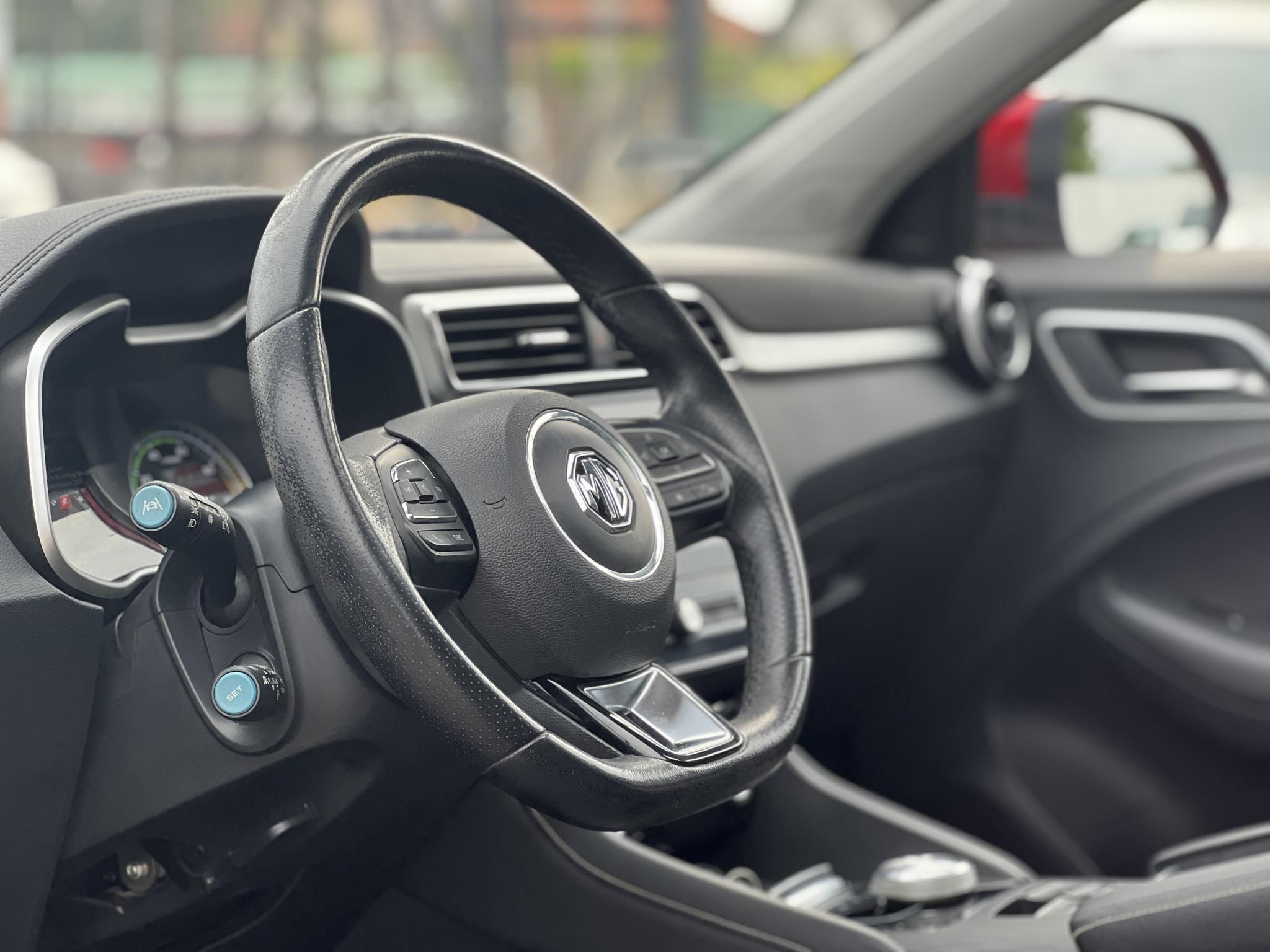 MG ZS EV Luxury. 68e km. végig vezetett márkaszerviz. Carplay. panorámatető